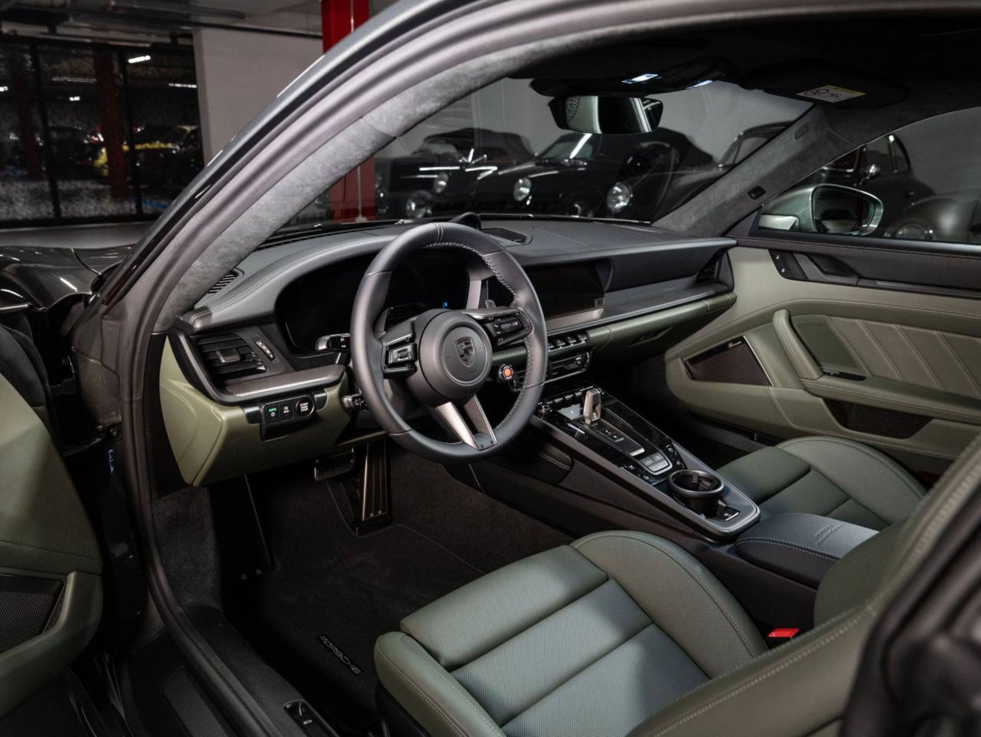 PORSCHE 911 Turbo S-image-3