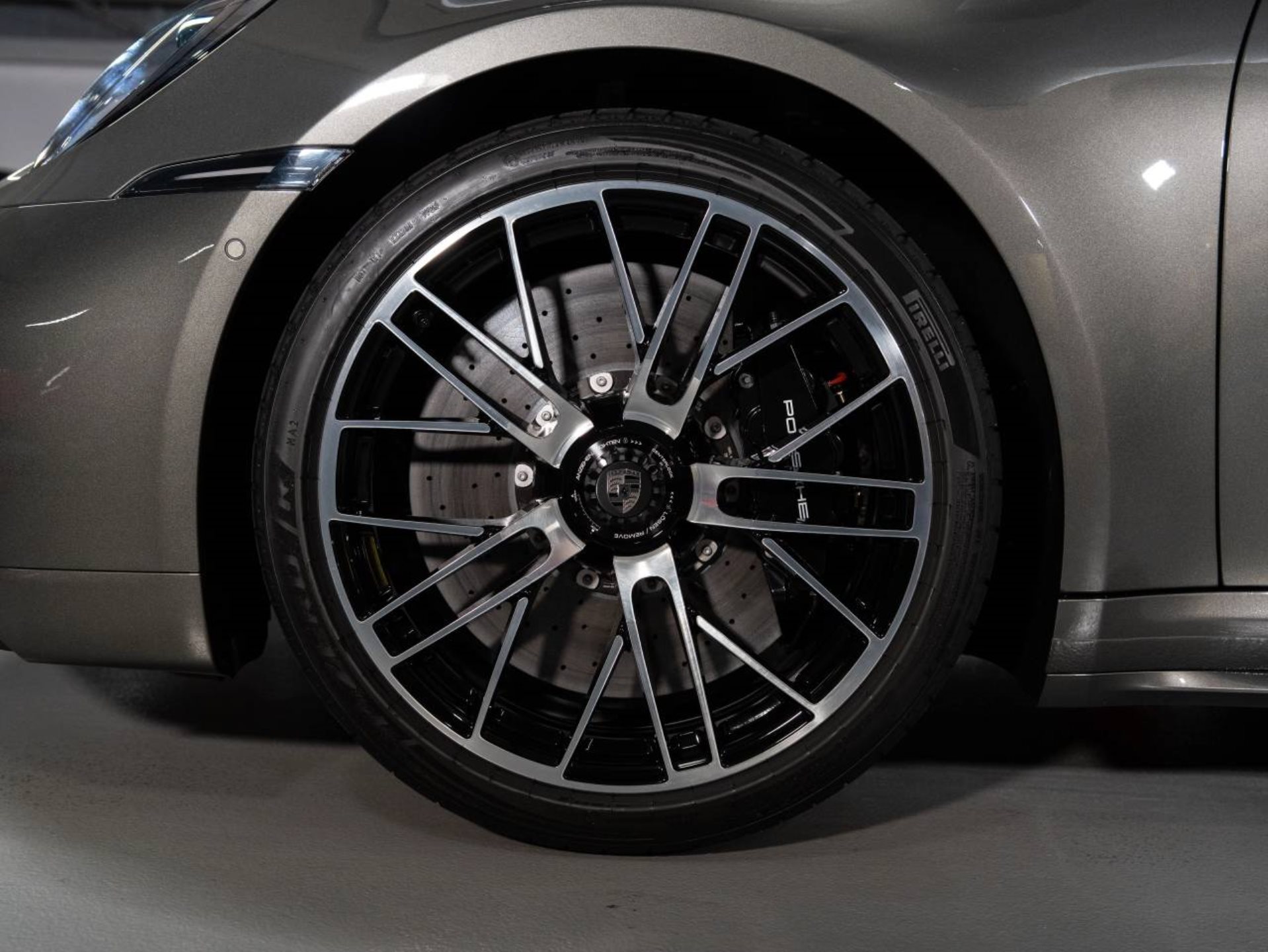 PORSCHE 911 Turbo S-image-23