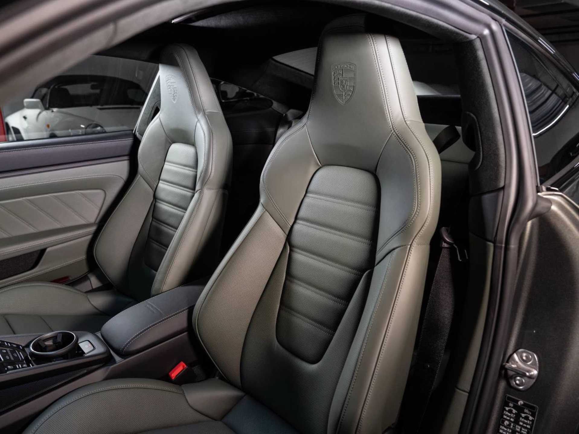 PORSCHE 911 Turbo S-image-4