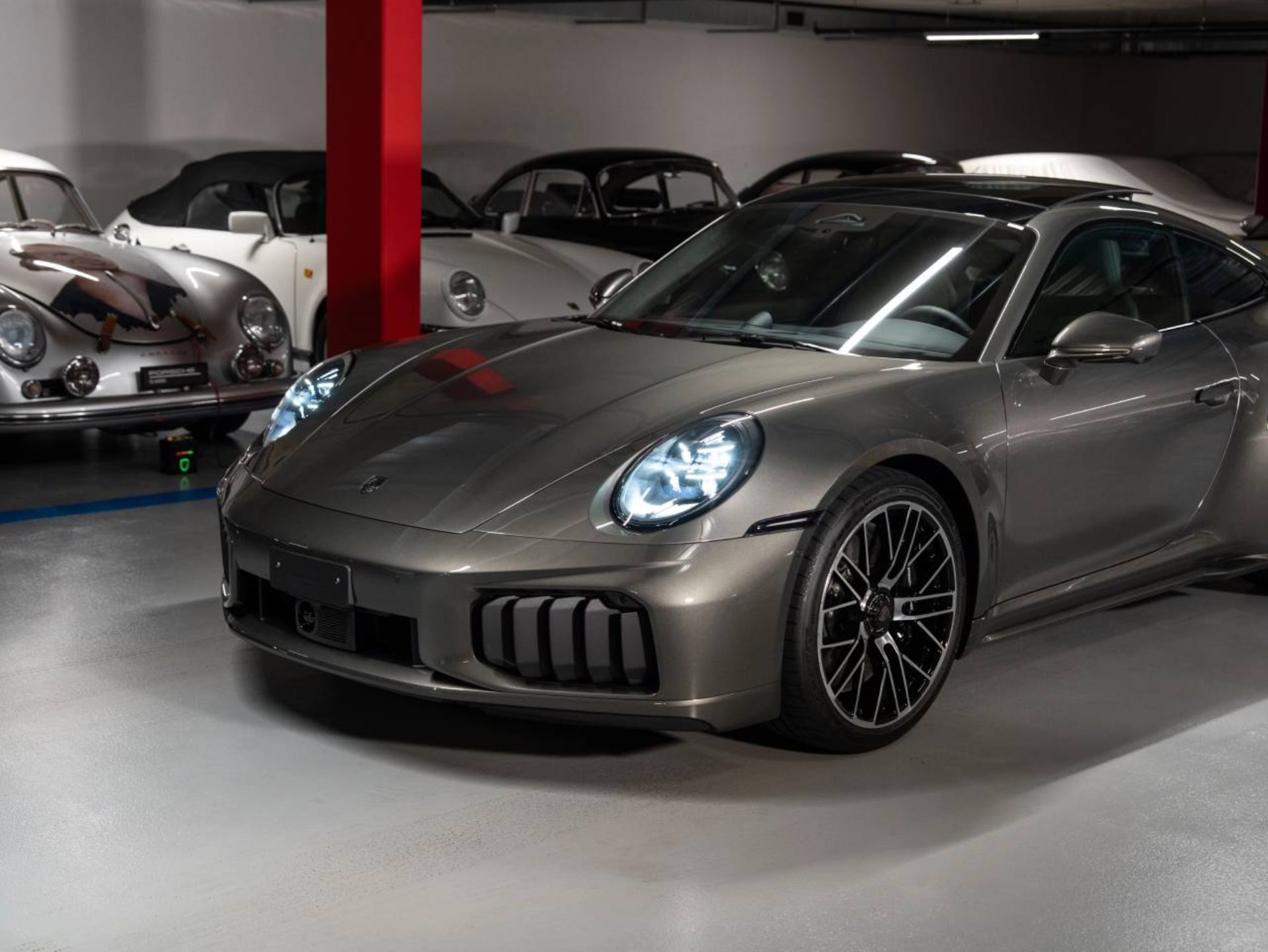 PORSCHE 911 Turbo S-image-24