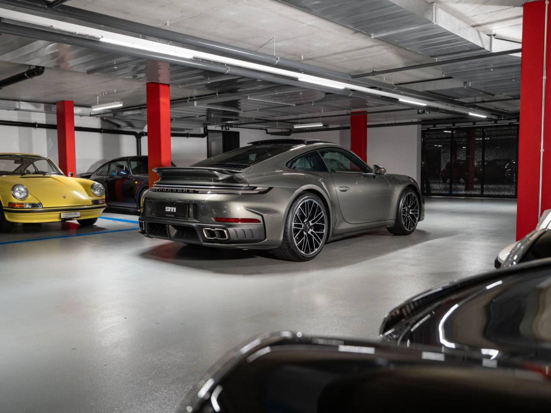 PORSCHE 911 Turbo S-image-5