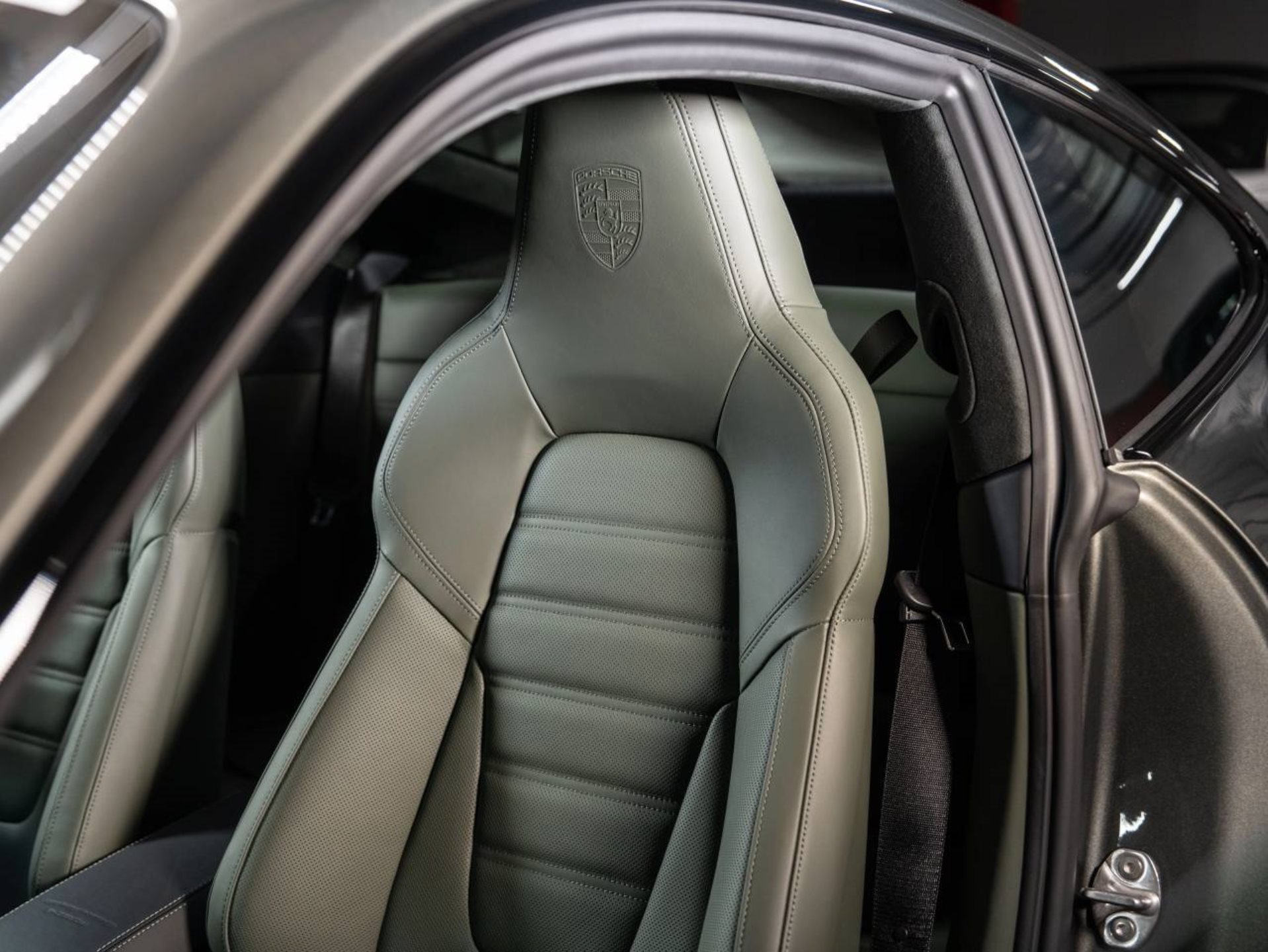 PORSCHE 911 Turbo S-image-15