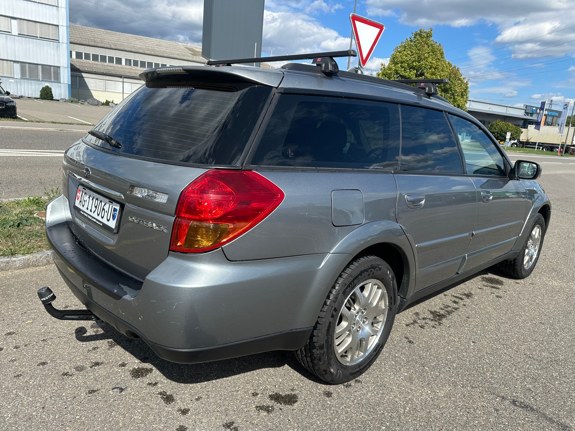 SUBARU Outback 2.5i AWD-image-3