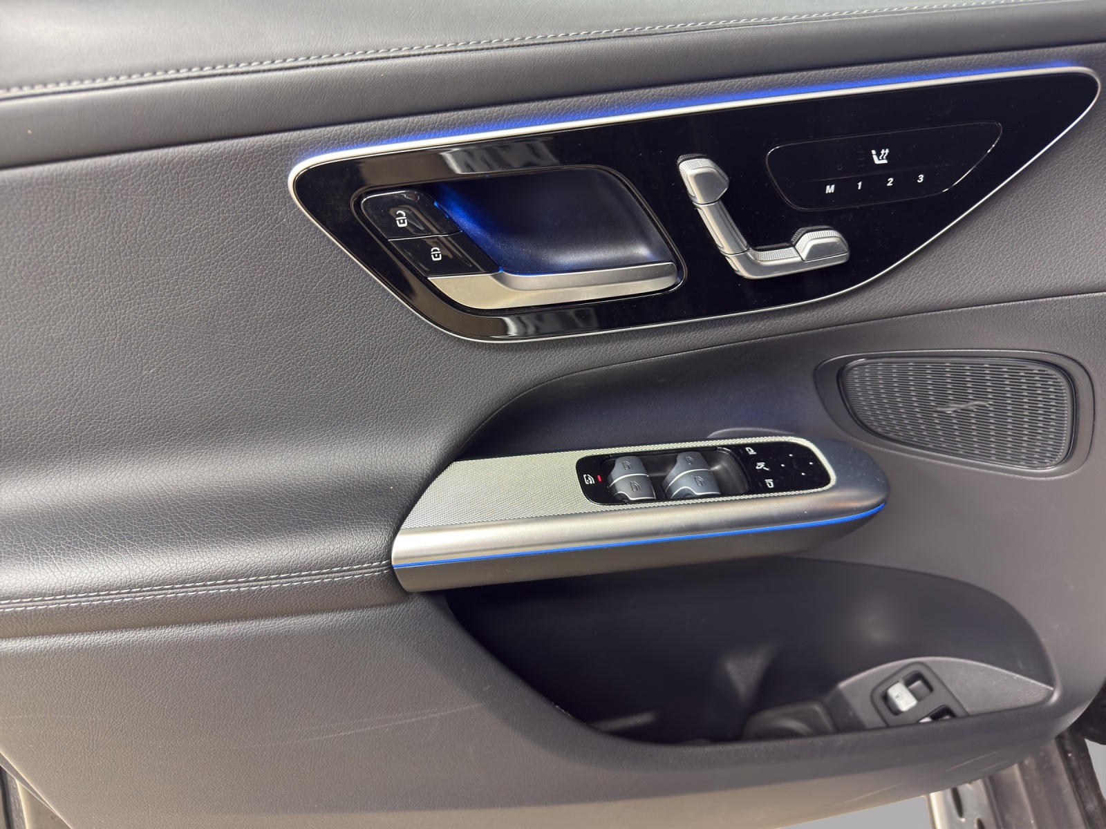 MERCEDES-BENZ GLC 400 e 4M 9G-Tronic-image-12