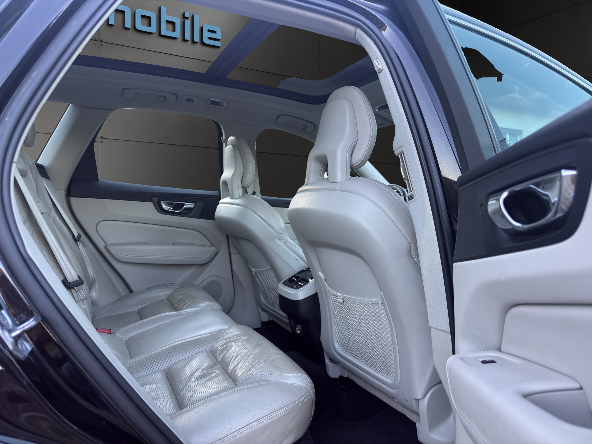 VOLVO XC60 T6 AWD Inscription Geartronic 320PS-image-14