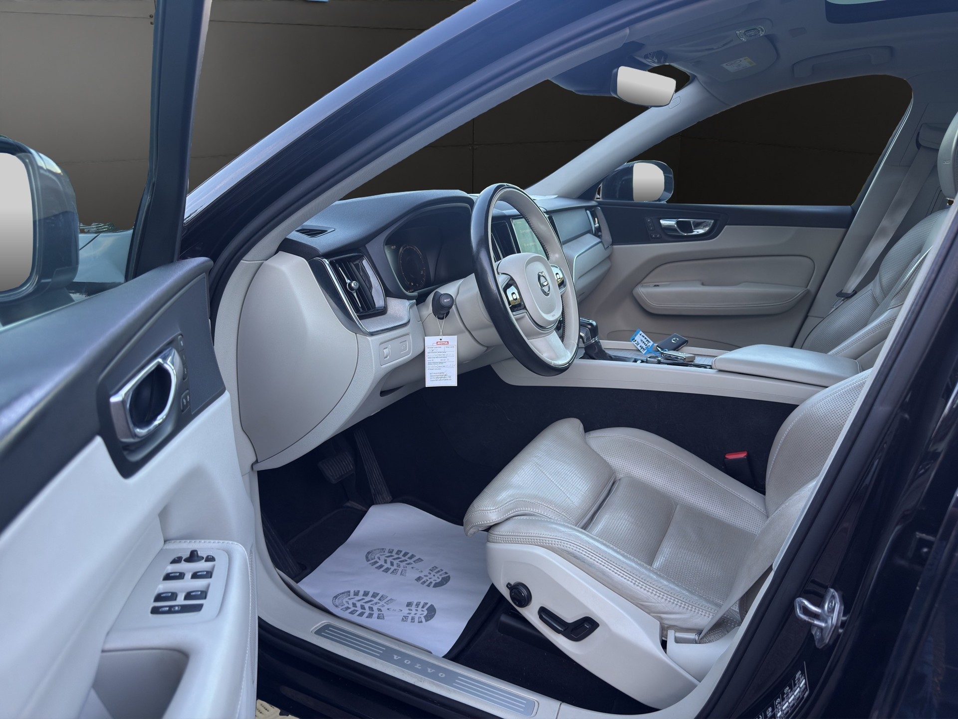 VOLVO XC60 T6 AWD Inscription Geartronic 320PS-image-10