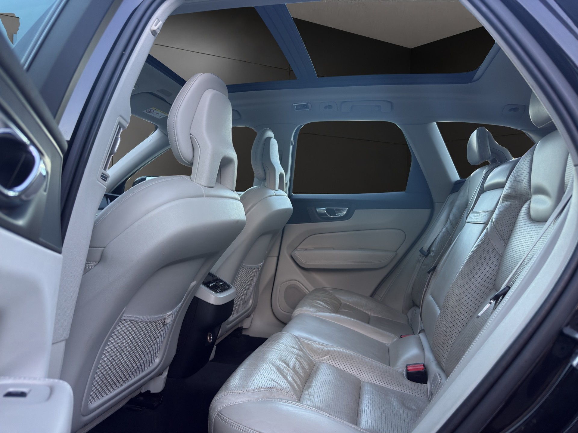 VOLVO XC60 T6 AWD Inscription Geartronic 320PS-image-11