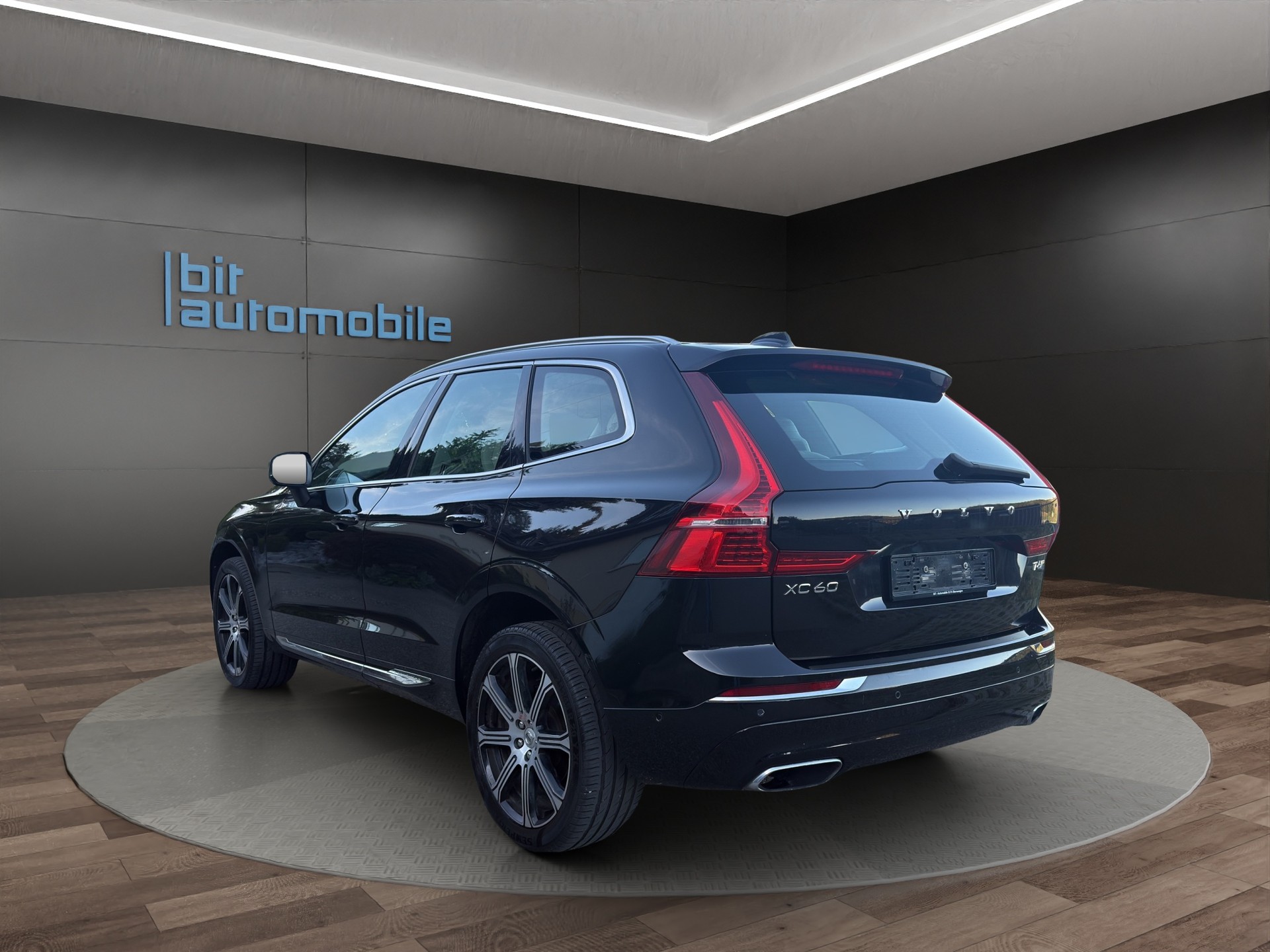 VOLVO XC60 T6 AWD Inscription Geartronic 320PS-image-4