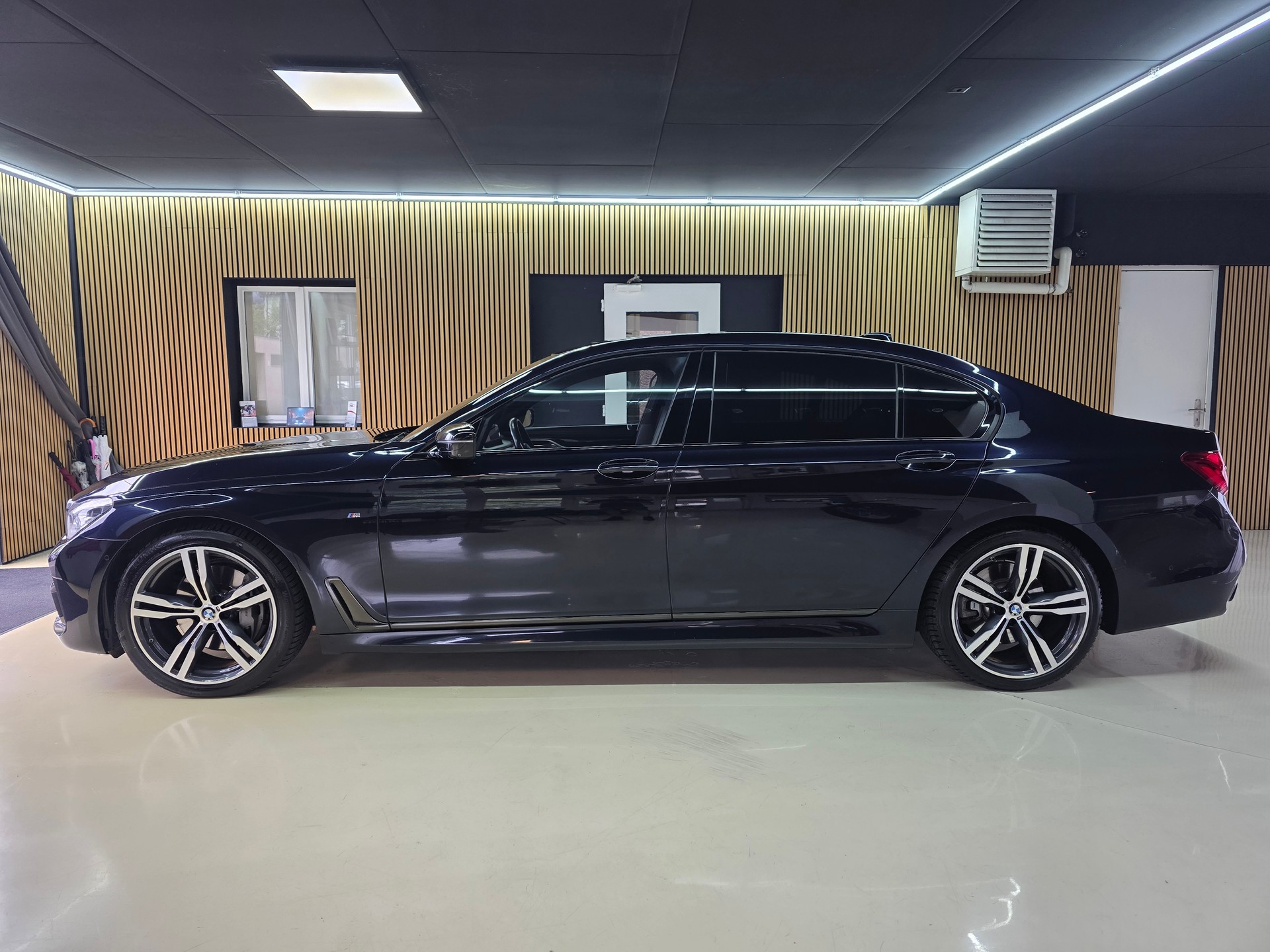 BMW 730Ld xDrive Steptronic M-Sport-image-3