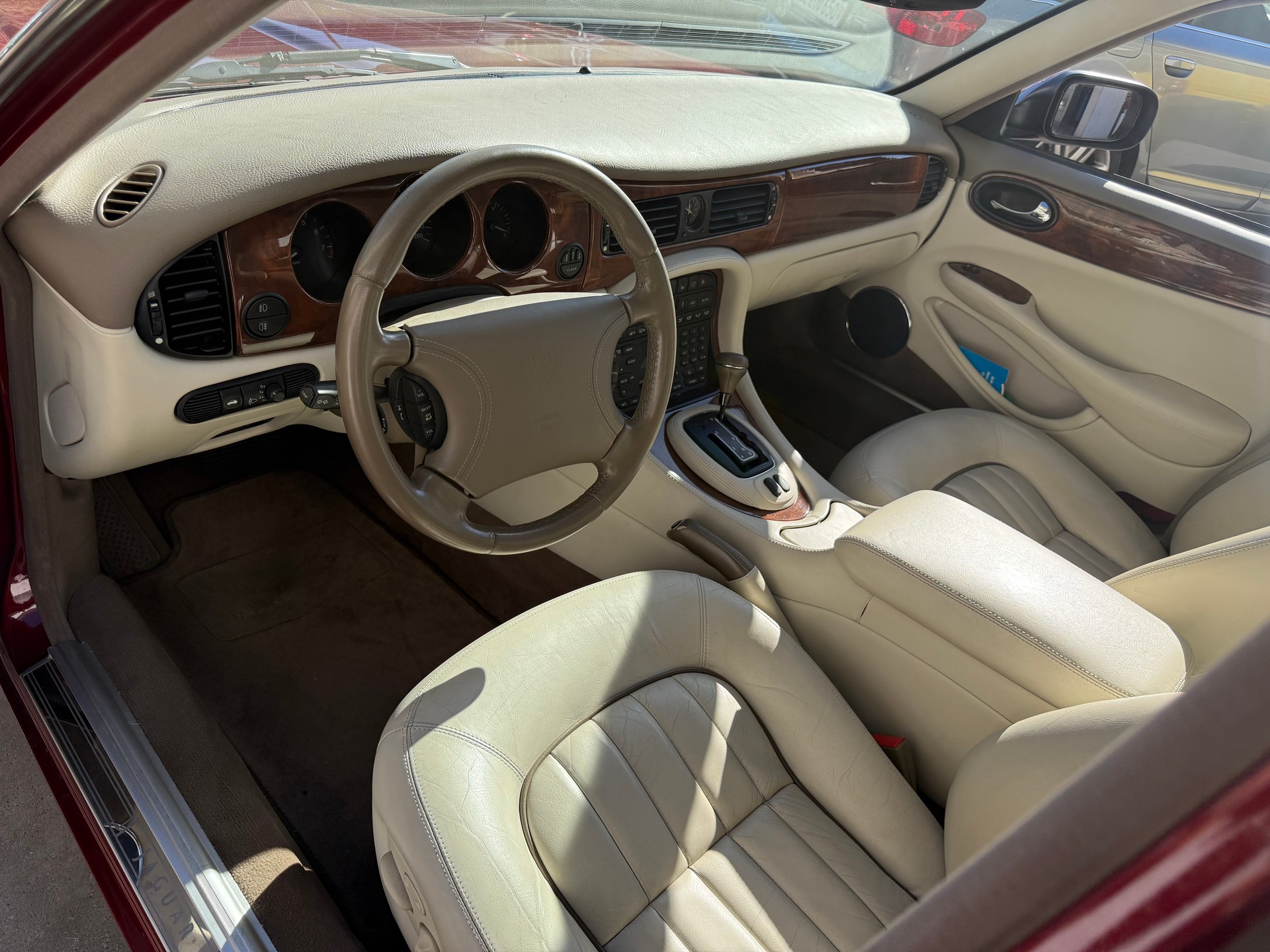 JAGUAR XJ 4.0 V8 Sovereign-image-5