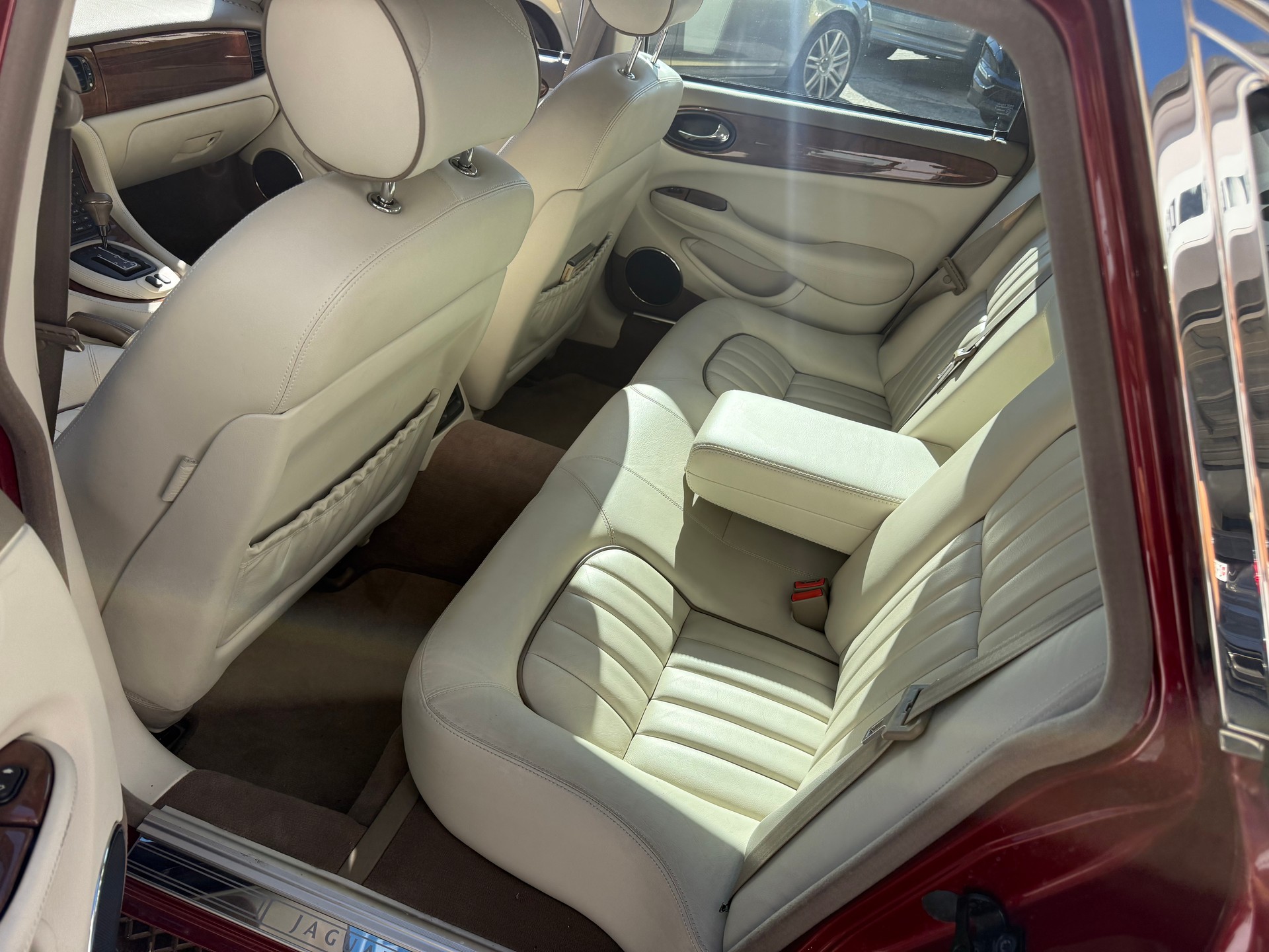 JAGUAR XJ 4.0 V8 Sovereign-image-6