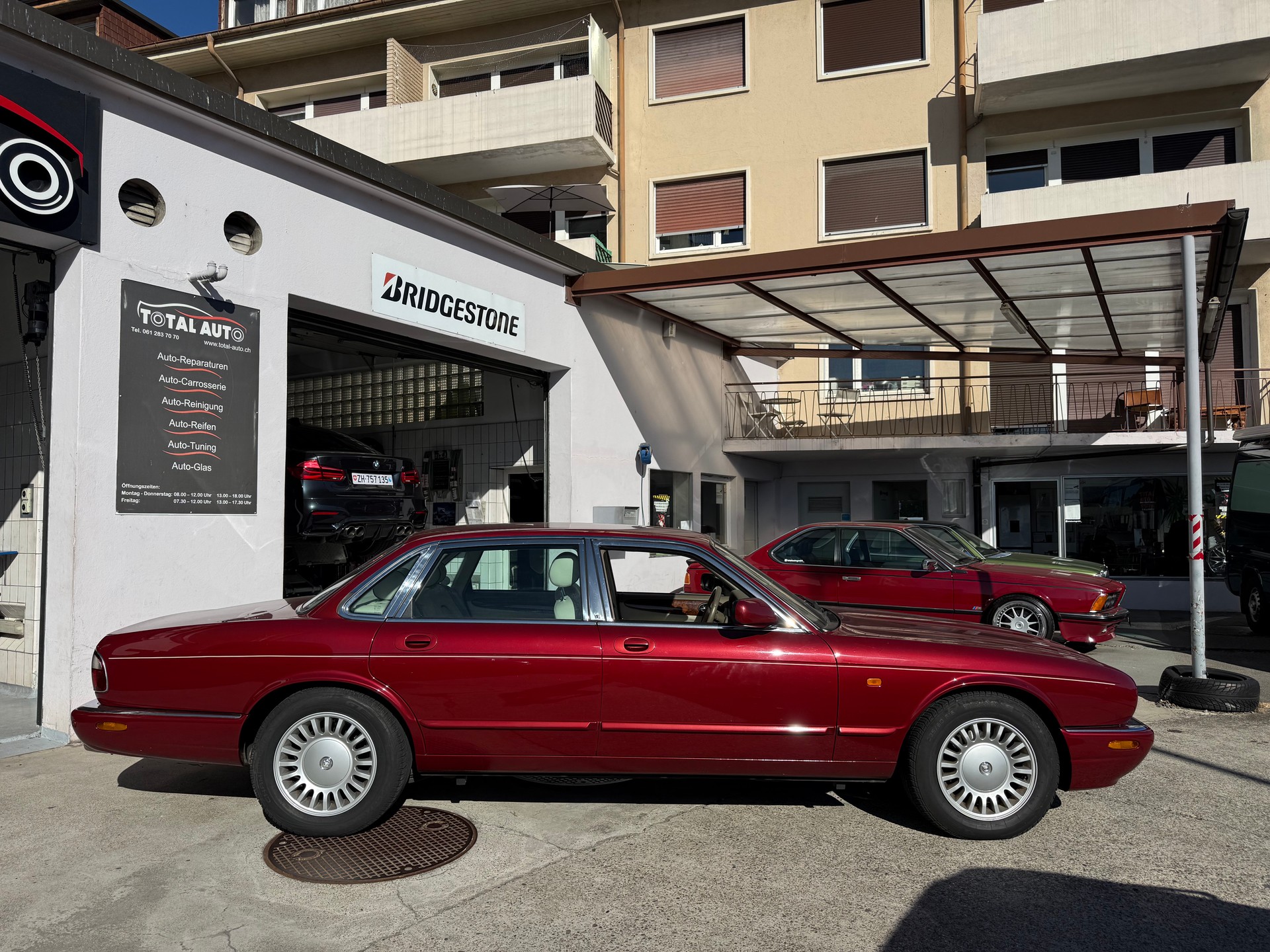 JAGUAR XJ 4.0 V8 Sovereign-image-1