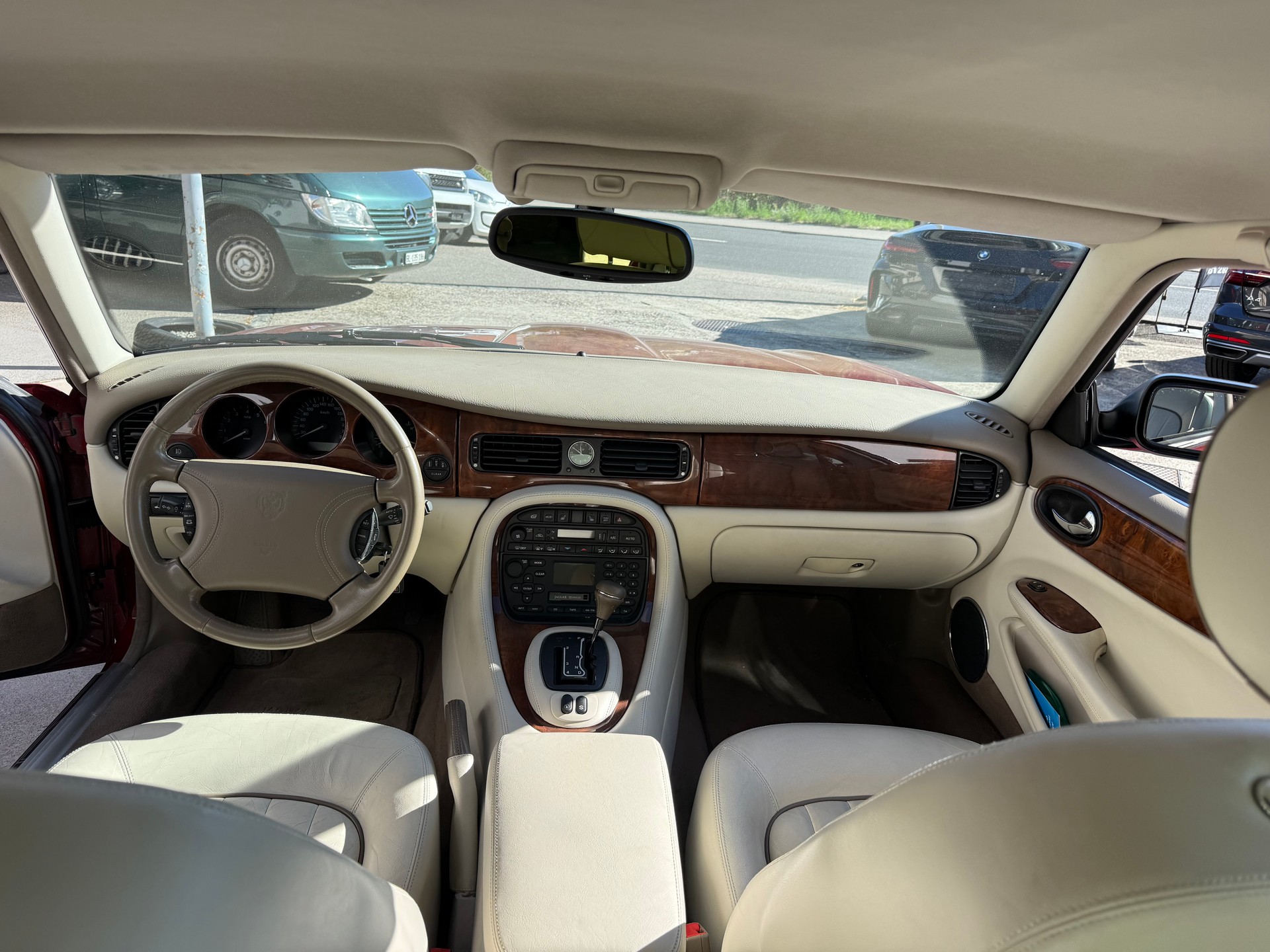 JAGUAR XJ 4.0 V8 Sovereign-image-7