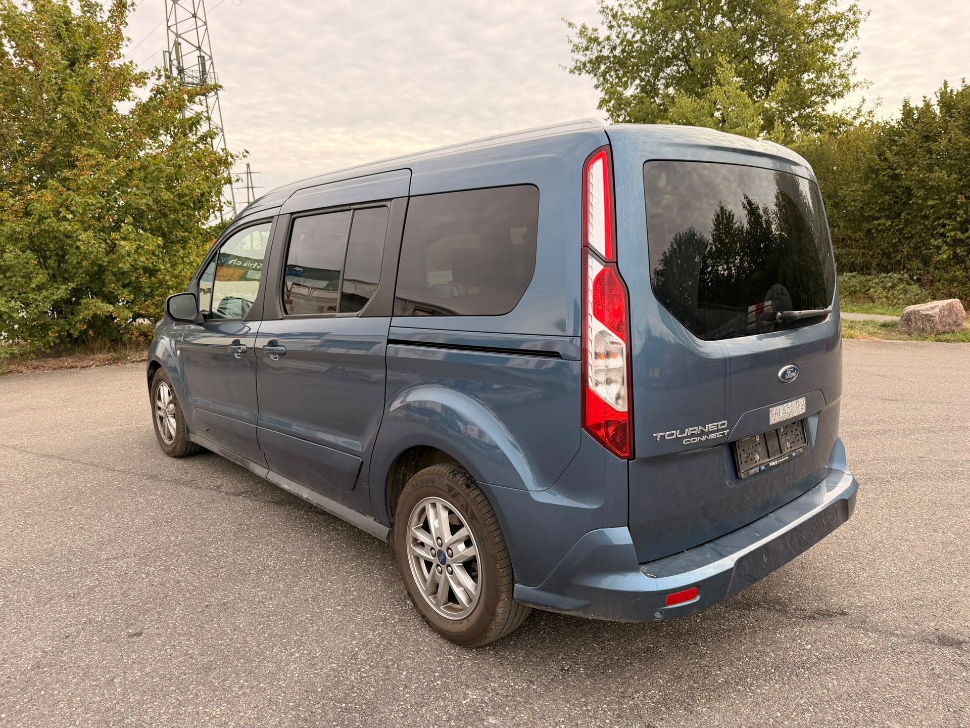 FORD Grand Tourneo Connect 1.5 EcoBlue Titanium Automat-image-4