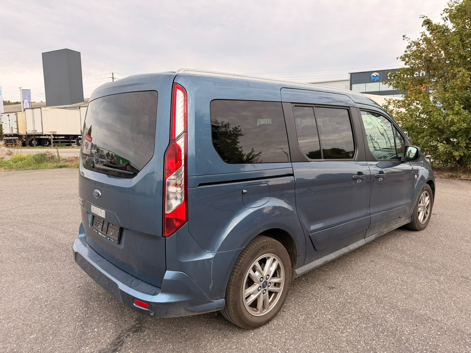 FORD Grand Tourneo Connect 1.5 EcoBlue Titanium Automat-image-3