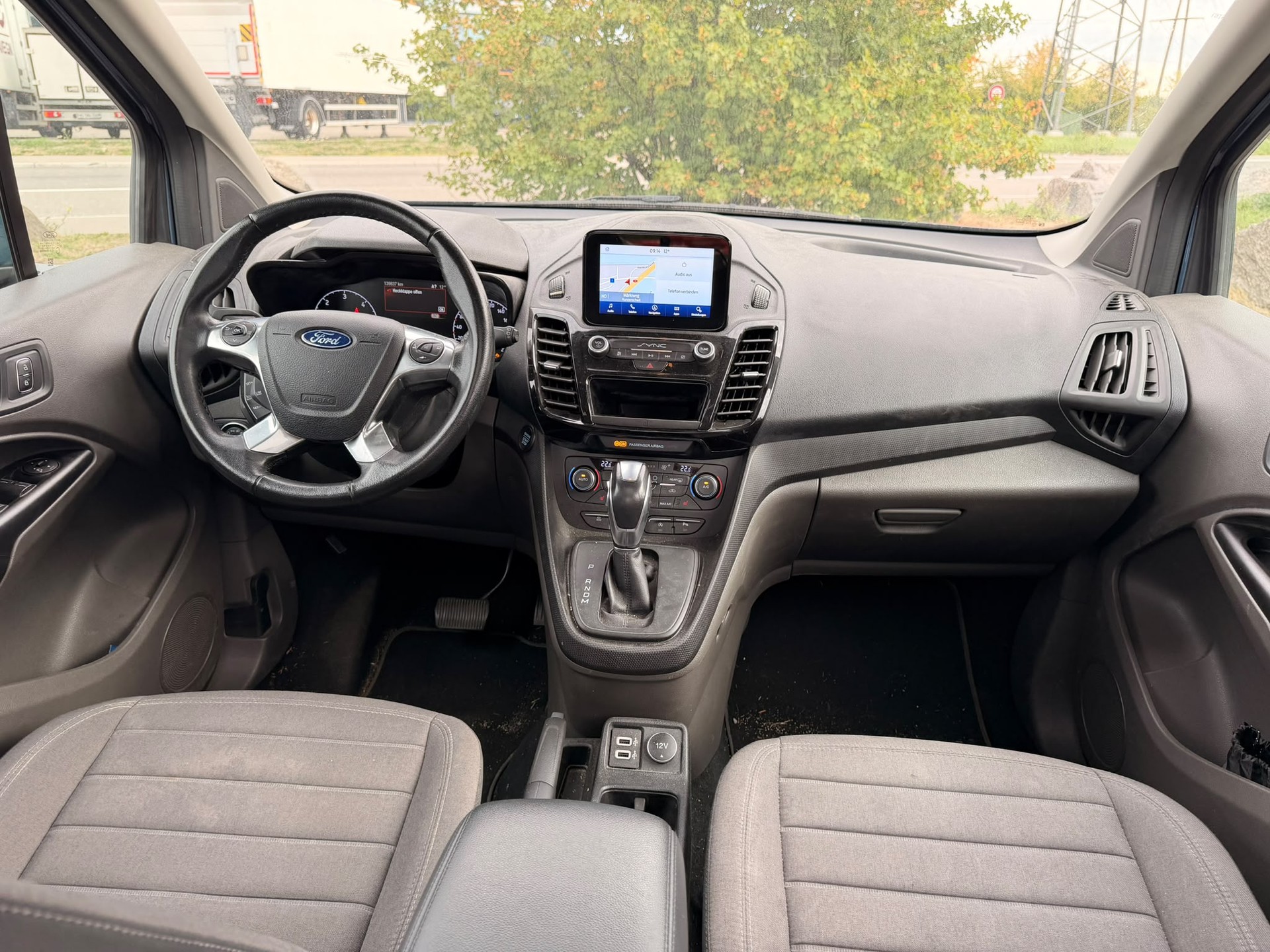 FORD Grand Tourneo Connect 1.5 EcoBlue Titanium Automat-image-5
