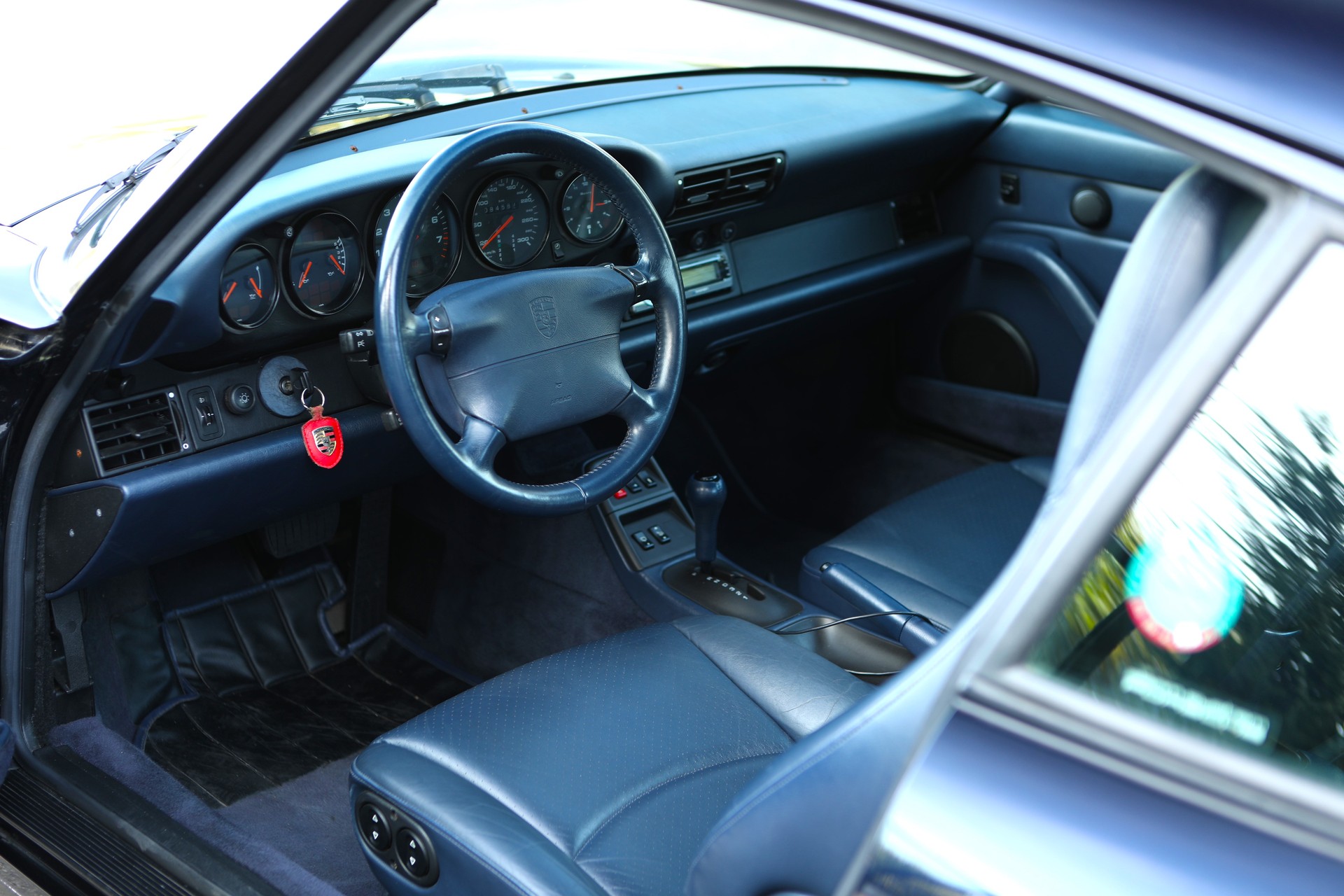 PORSCHE 911 Carrera 2 993-image-8
