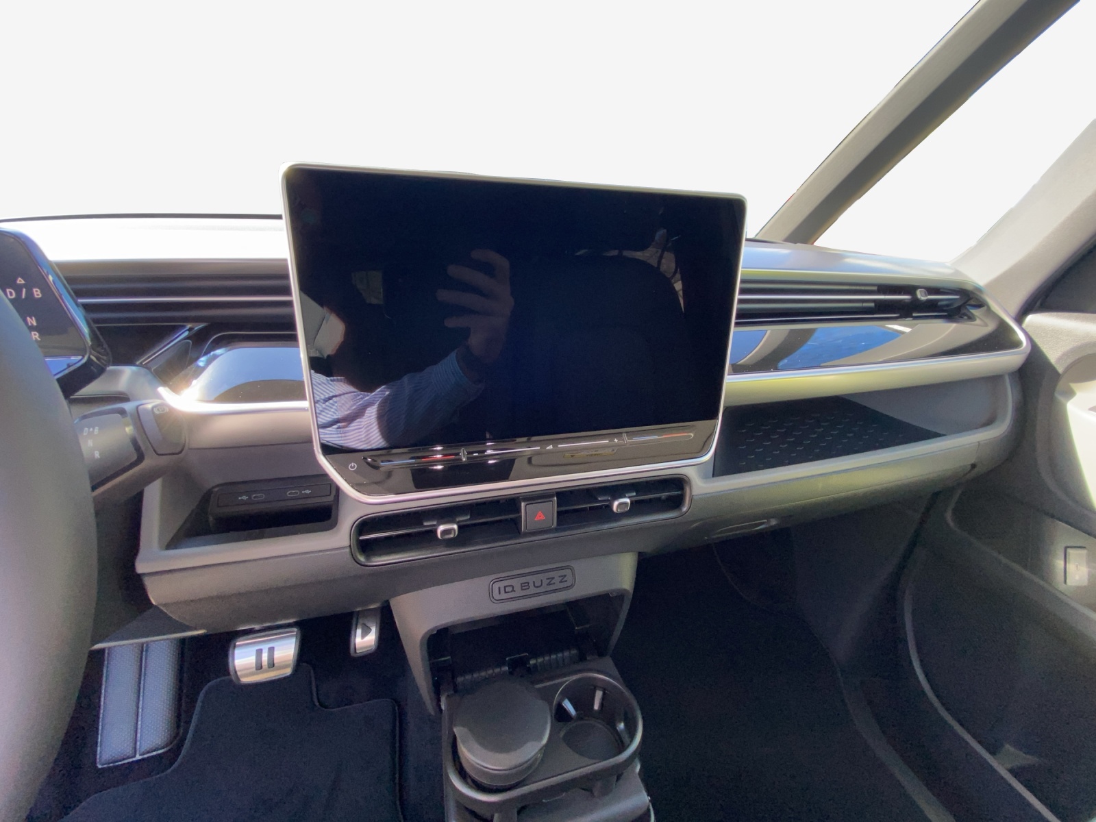 VW ID.Buzz LWB Pro 4 Motion-image-10