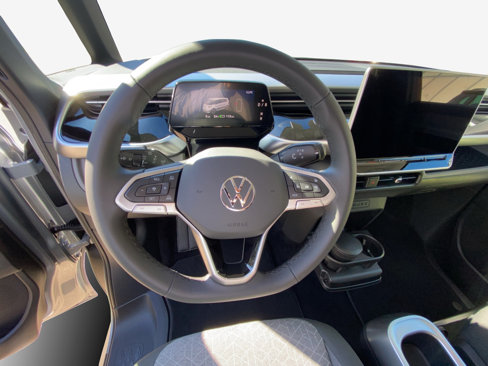 VW ID.Buzz LWB Pro 4 Motion-image-9