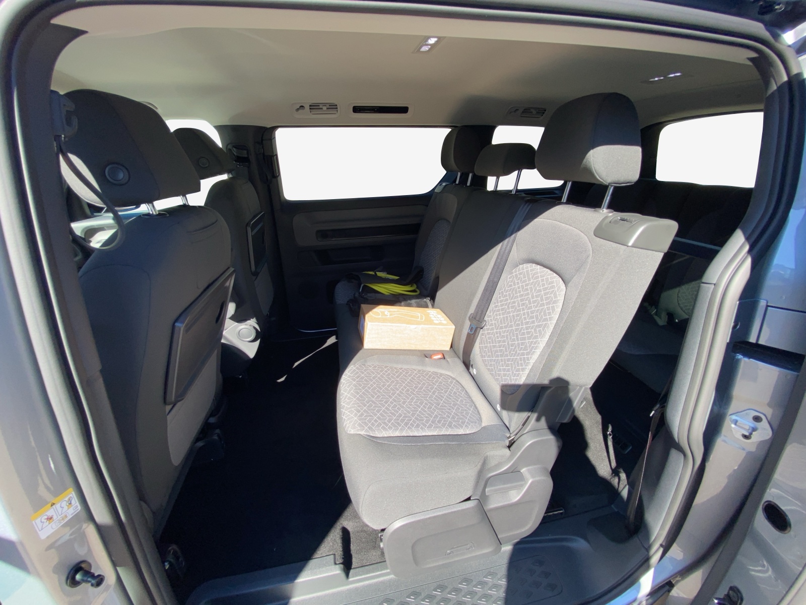 VW ID.Buzz LWB Pro 4 Motion-image-11
