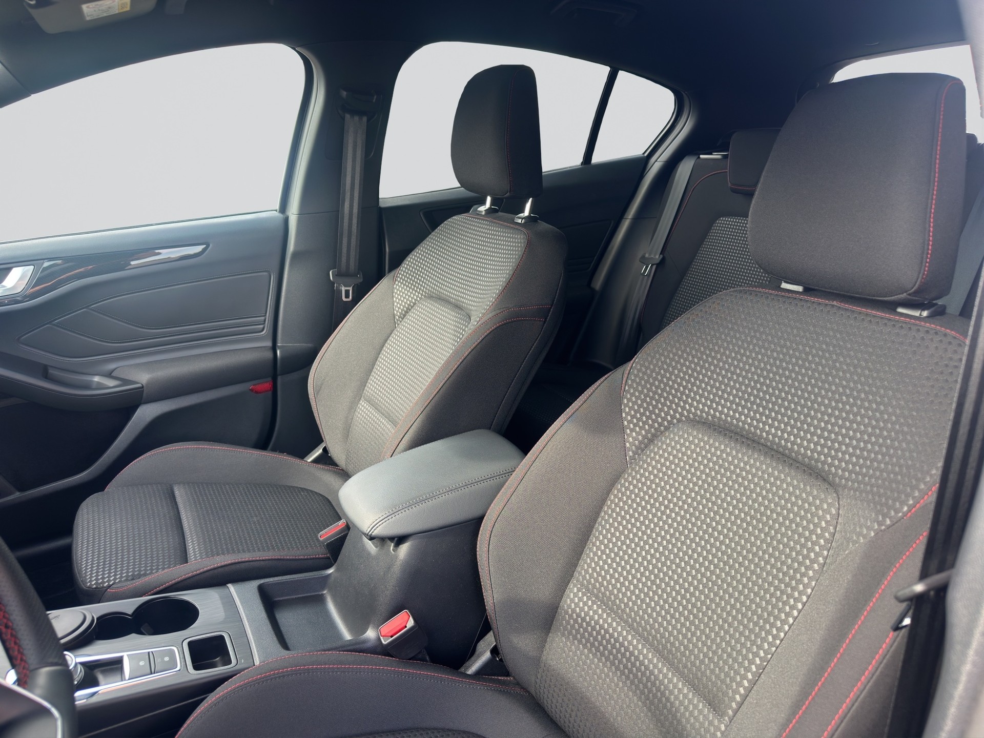 FORD Focus 1.5 TDCi EcoBlue ST-Line Automatic-image-5