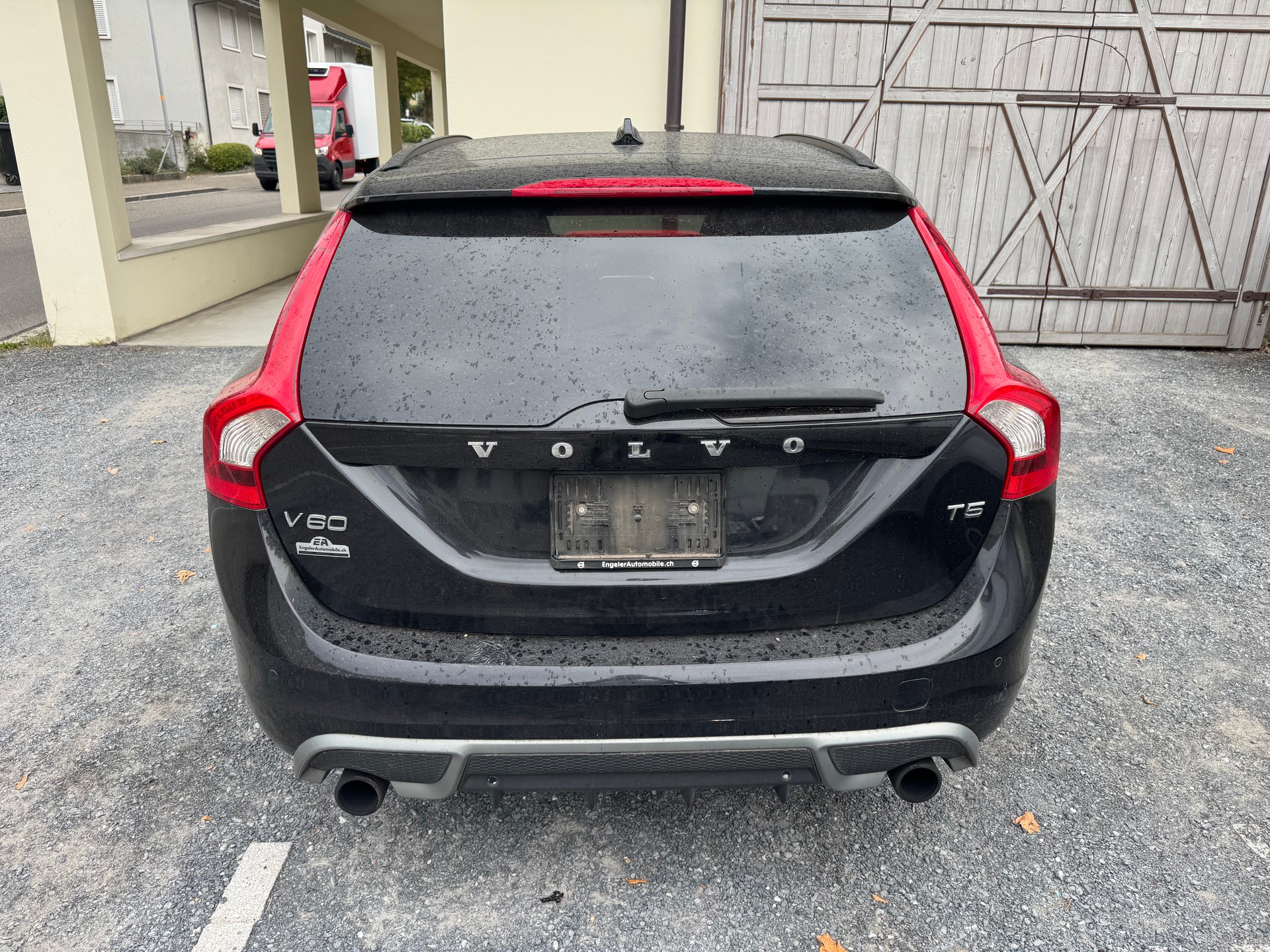 VOLVO V60 T5 R-Design-image-1