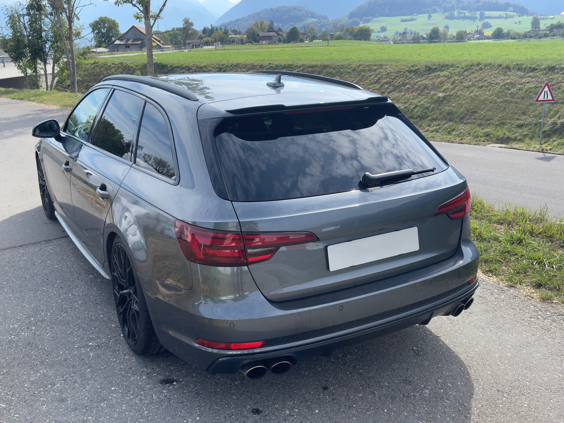 AUDI 3.0 V6 TFSI quattro S-Tronic-image-1