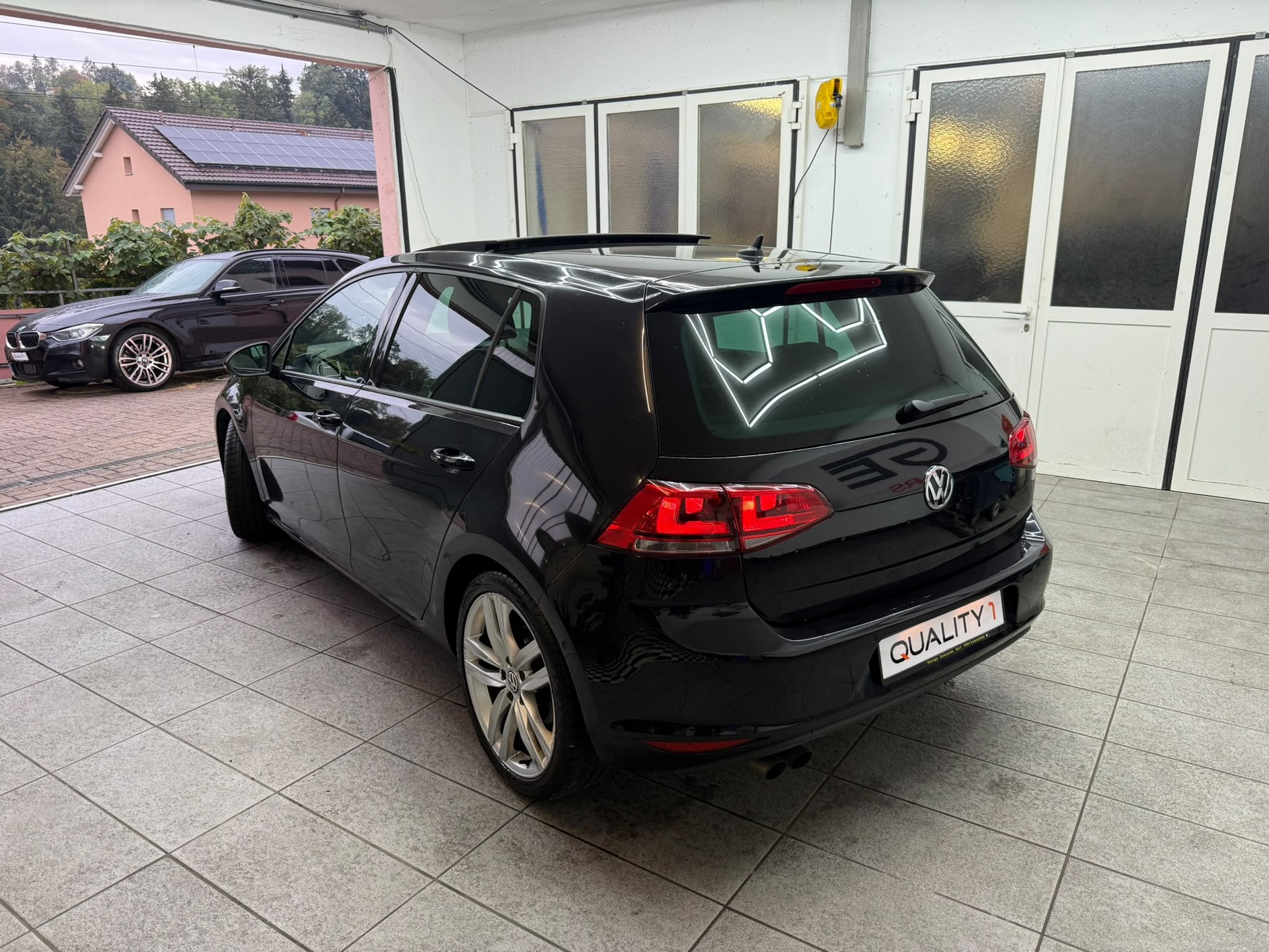 VW Golf 2.0 TDI Highline DSG-image-1