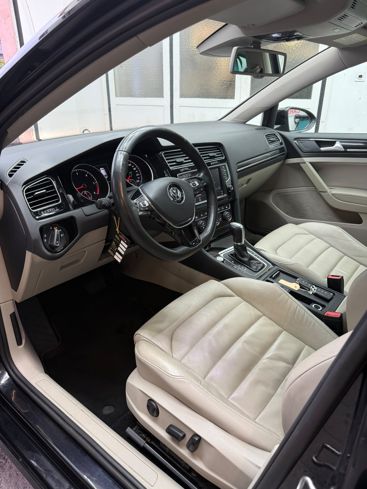 VW Golf 2.0 TDI Highline DSG-image-5