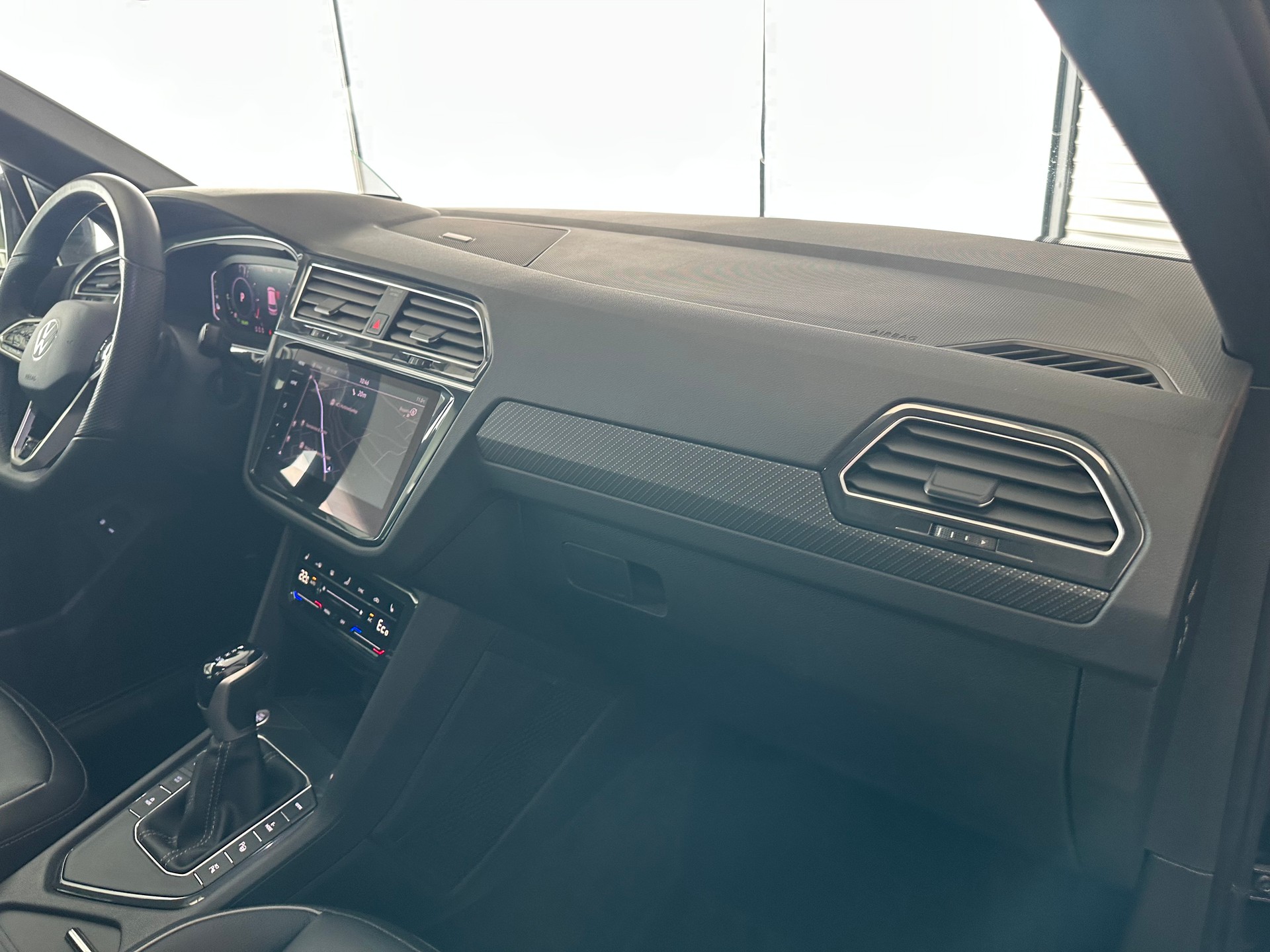 VW Tiguan 1.4 TSI PHEV R-Line DSG 2WD-image-23