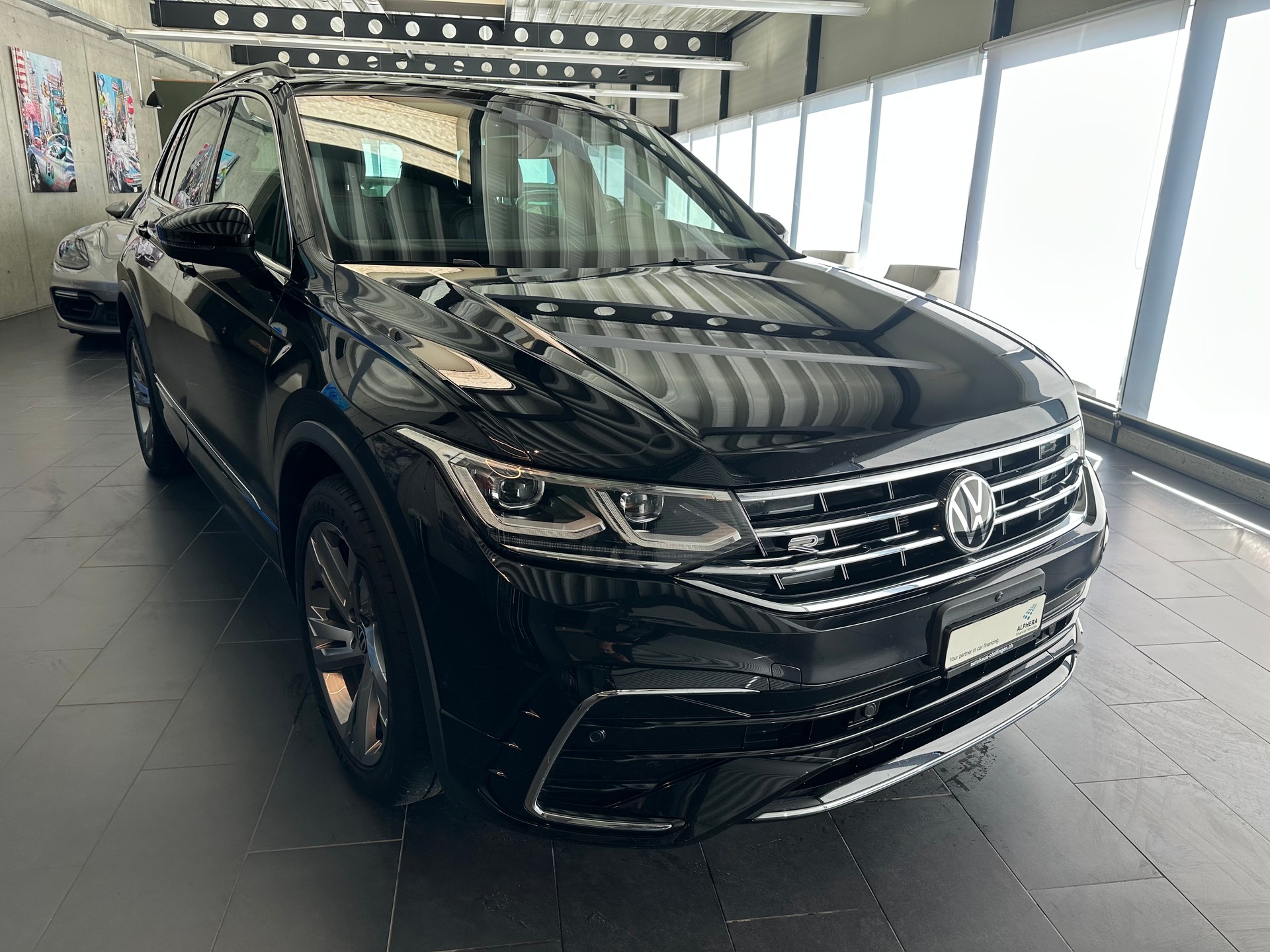 VW Tiguan 1.4 TSI PHEV R-Line DSG 2WD-image-2