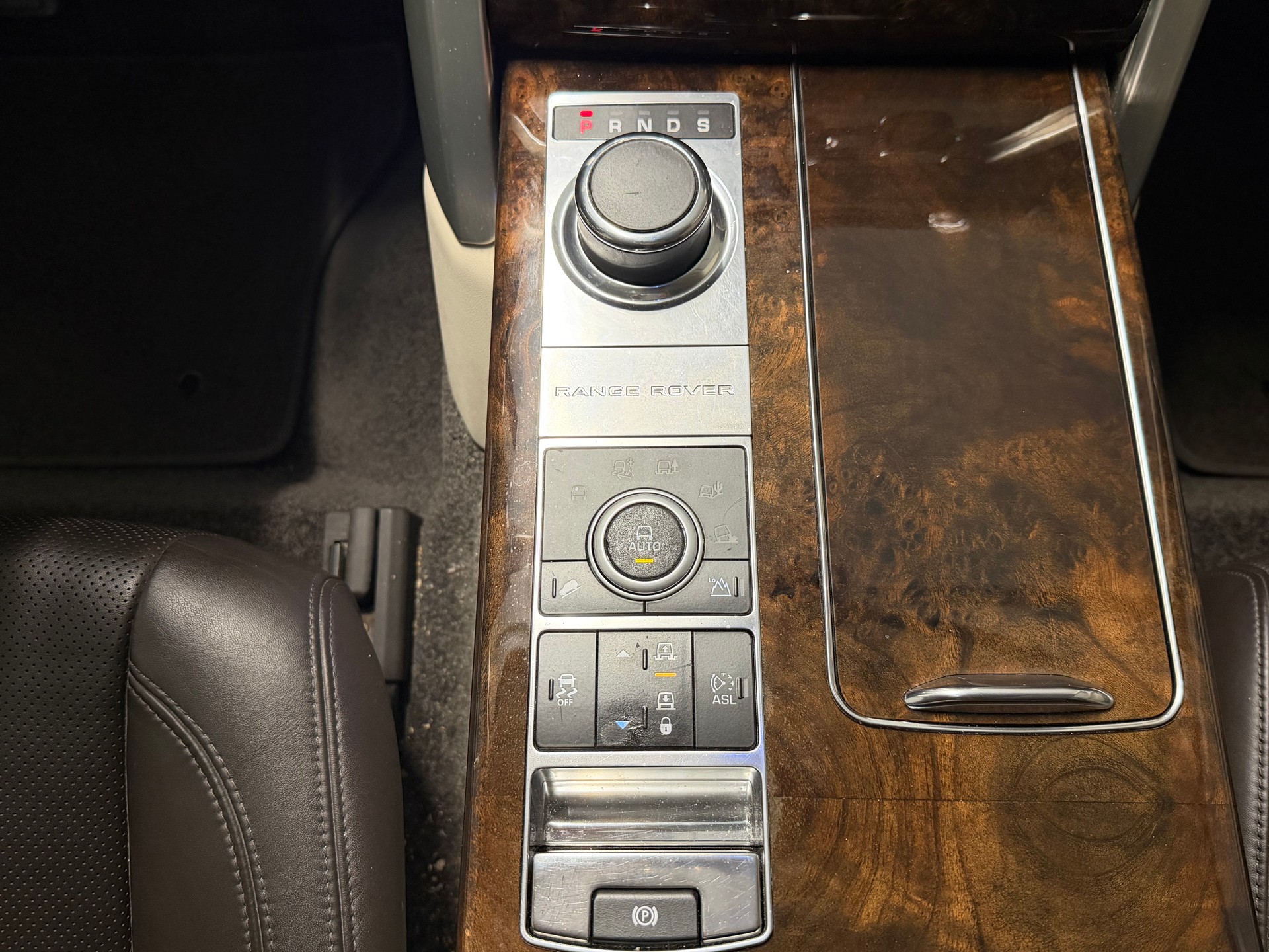 LAND ROVER Range Rover 4.4 SDV8 Vogue Frisch ab MFK & Service-image-24