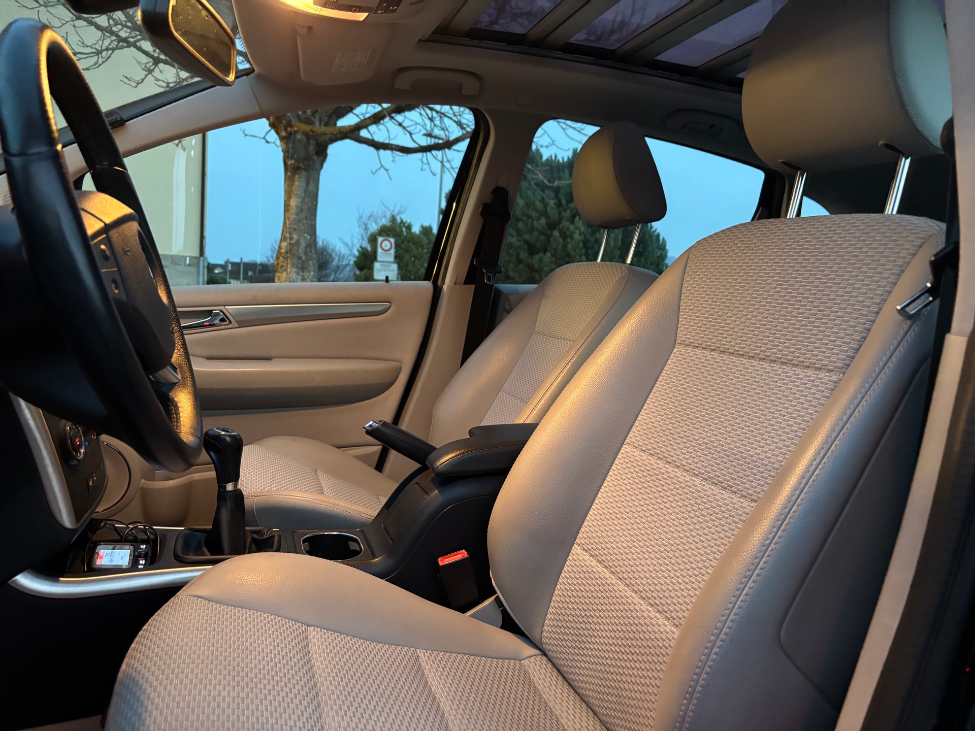 MERCEDES-BENZ B 200-image-12