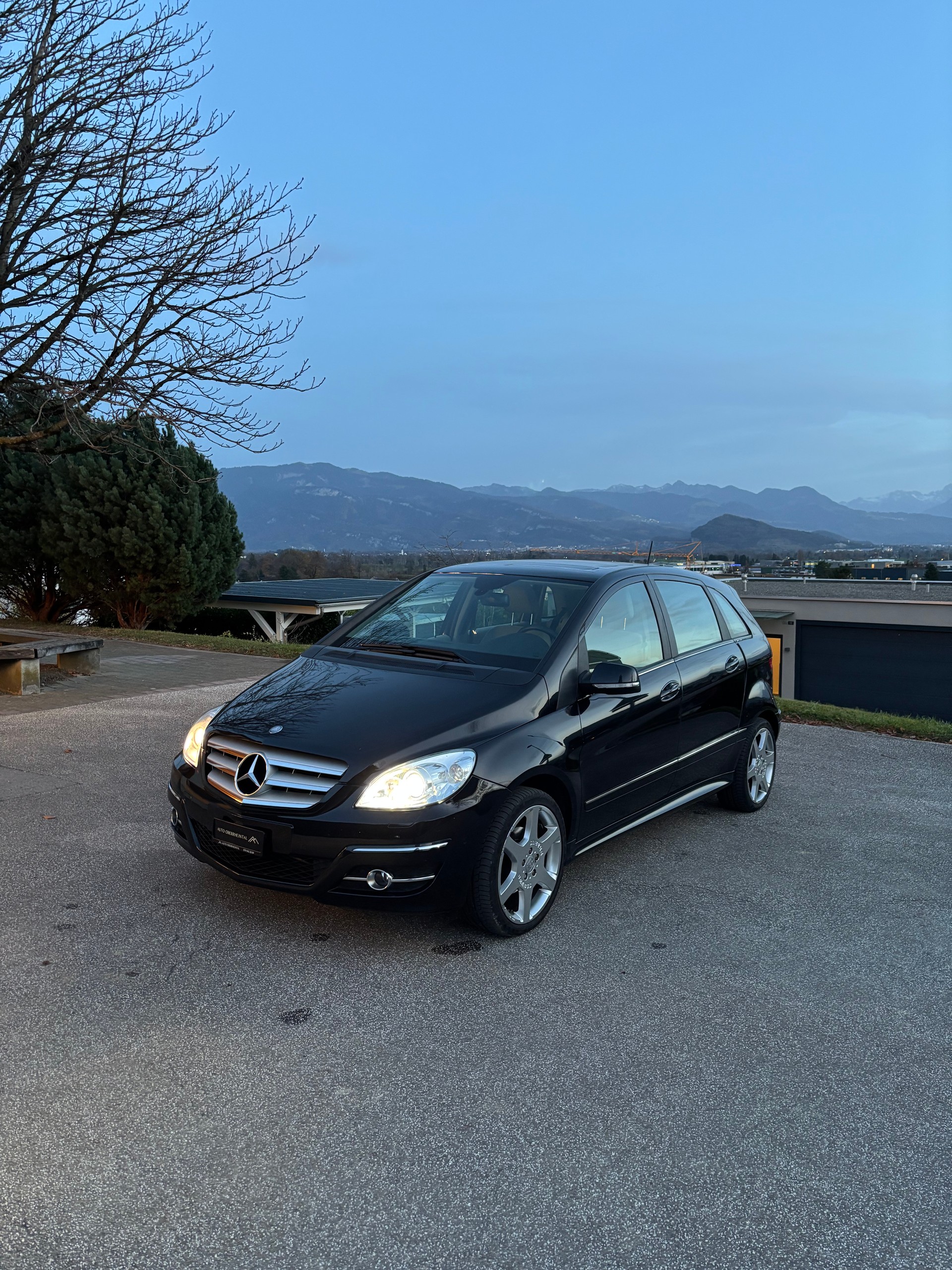 MERCEDES-BENZ B 200-image-1