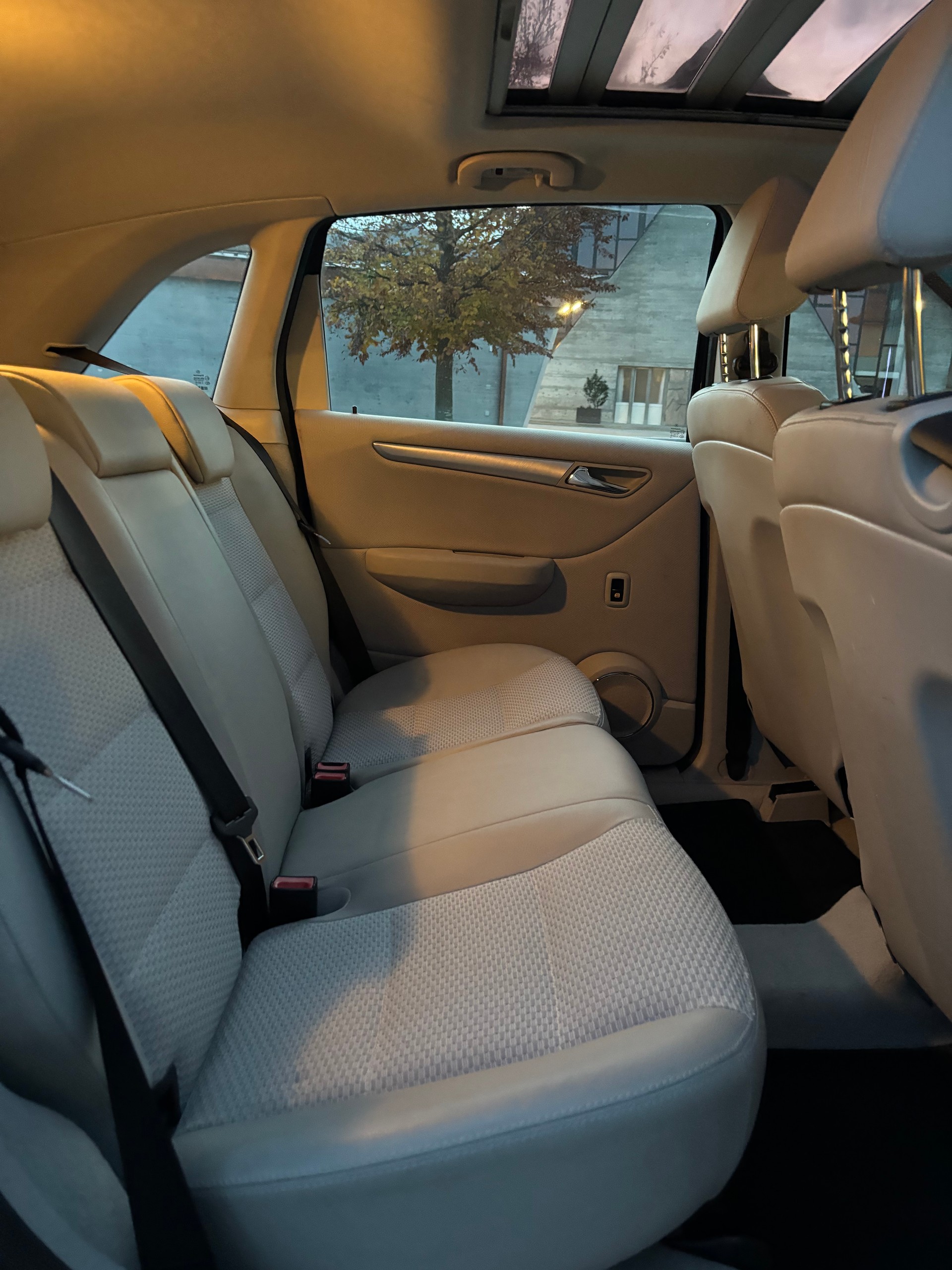 MERCEDES-BENZ B 200-image-14
