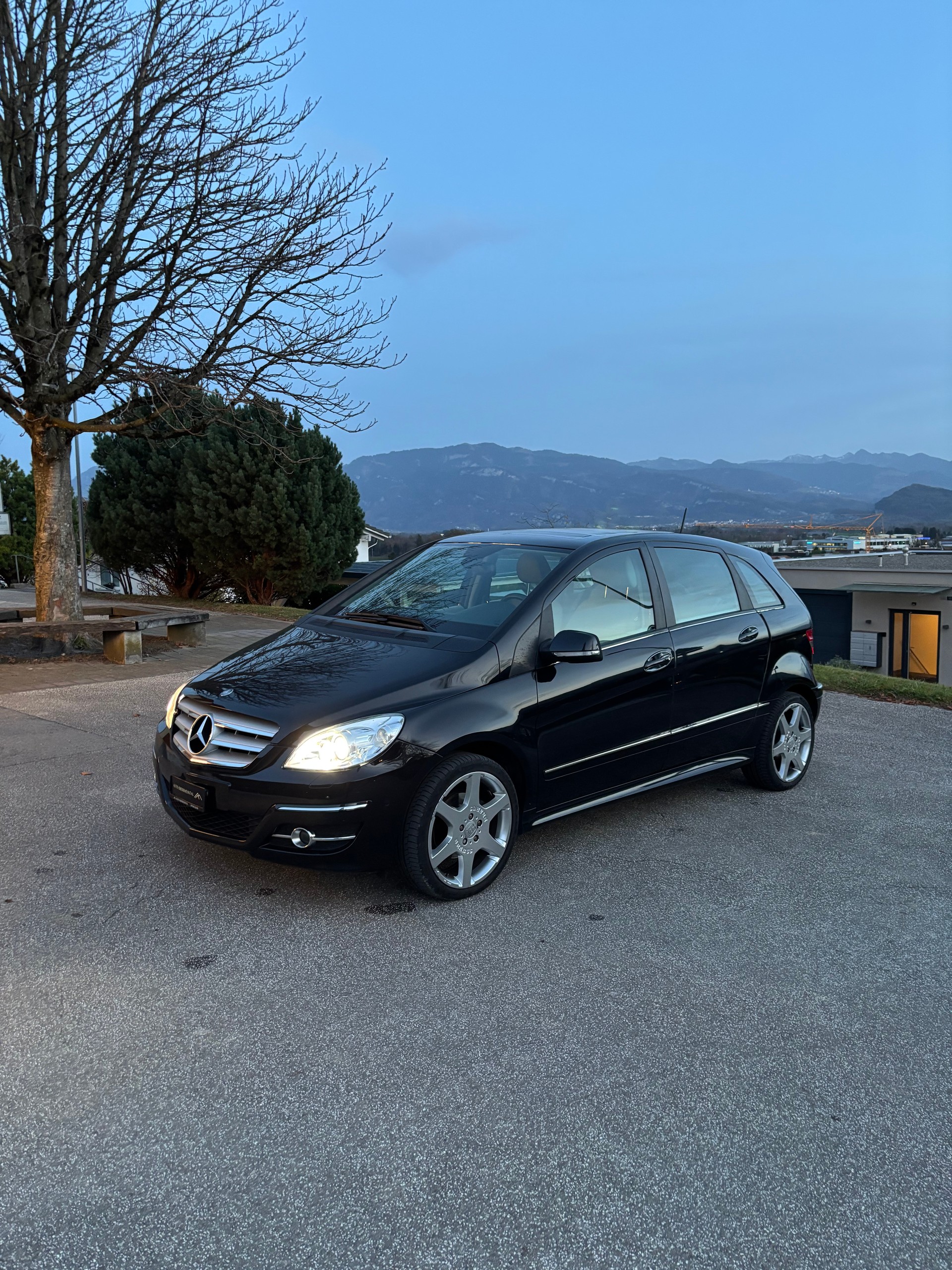 MERCEDES-BENZ B 200-image-2