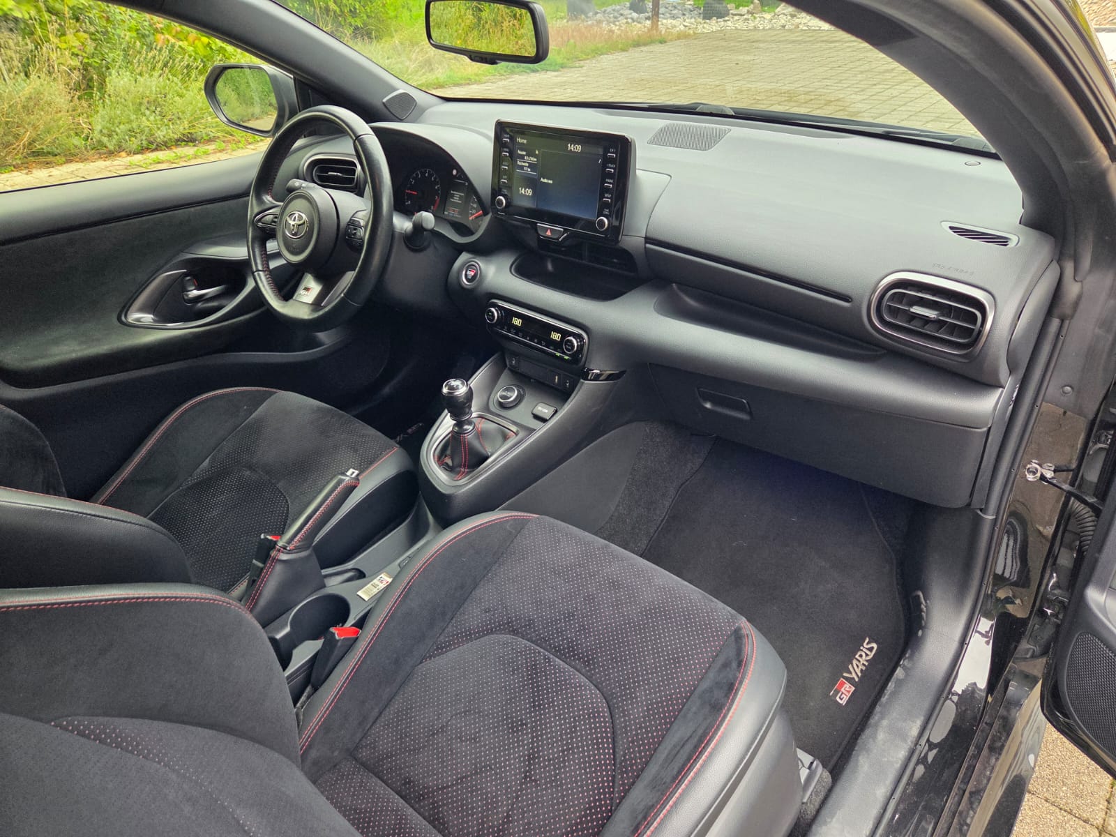 TOYOTA Yaris 1.6 GR Sport-image-11