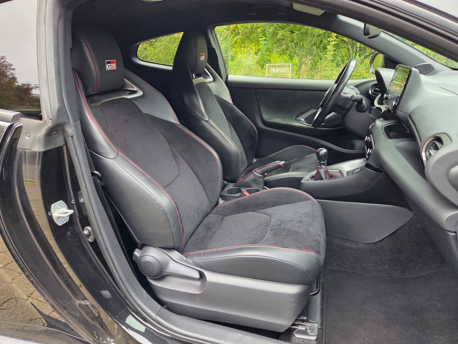 TOYOTA Yaris 1.6 GR Sport-image-12