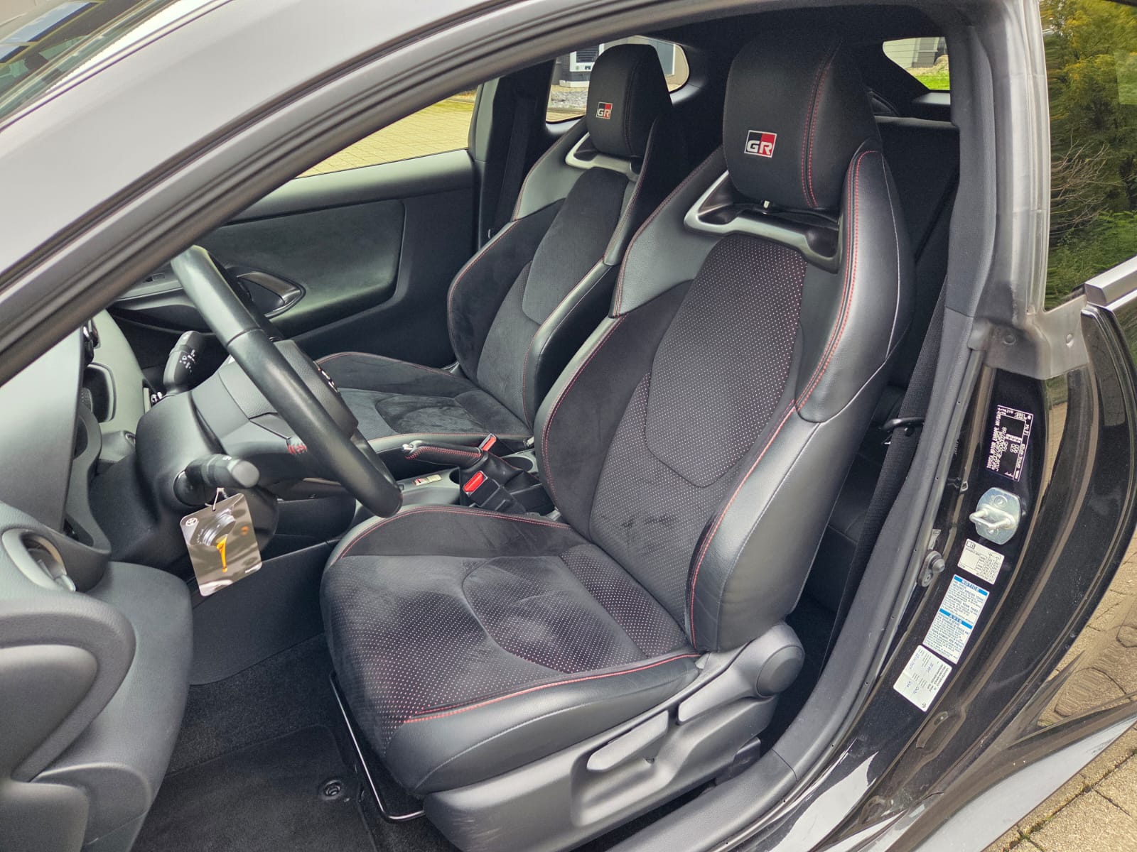 TOYOTA Yaris 1.6 GR Sport-image-10