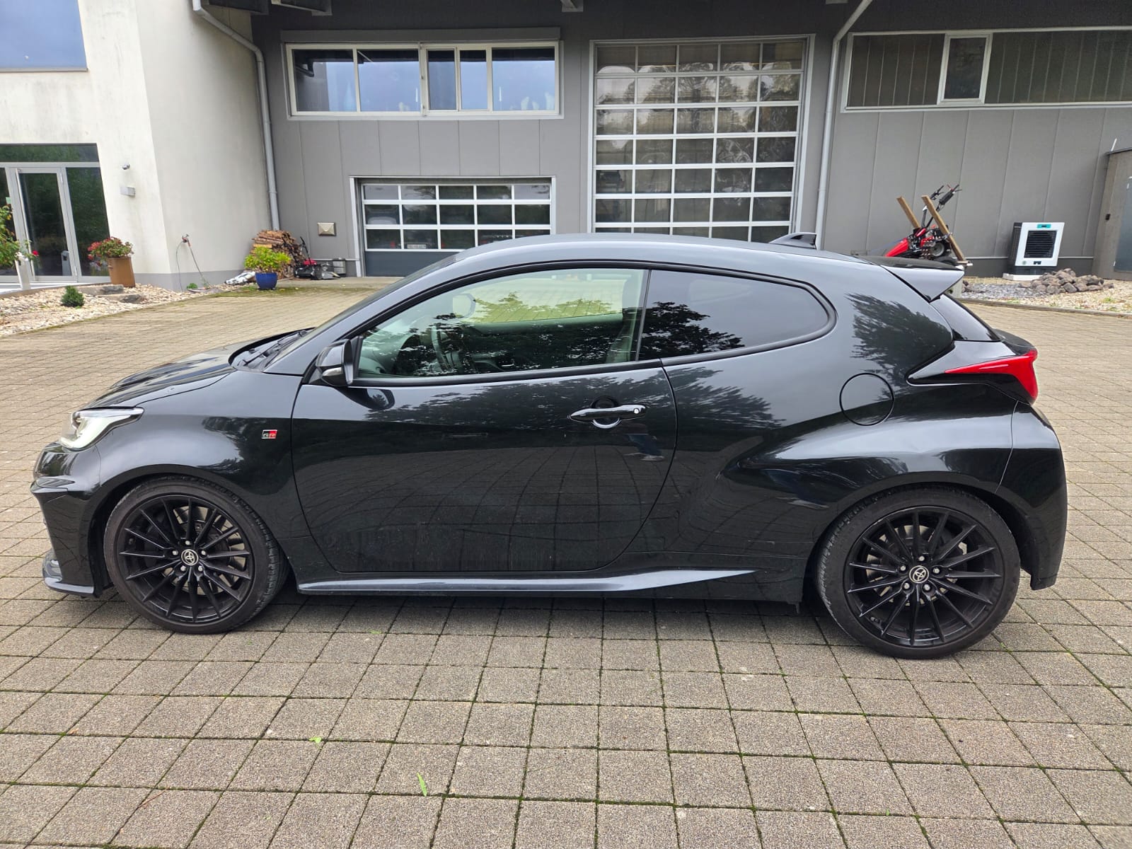 TOYOTA Yaris 1.6 GR Sport-image-6