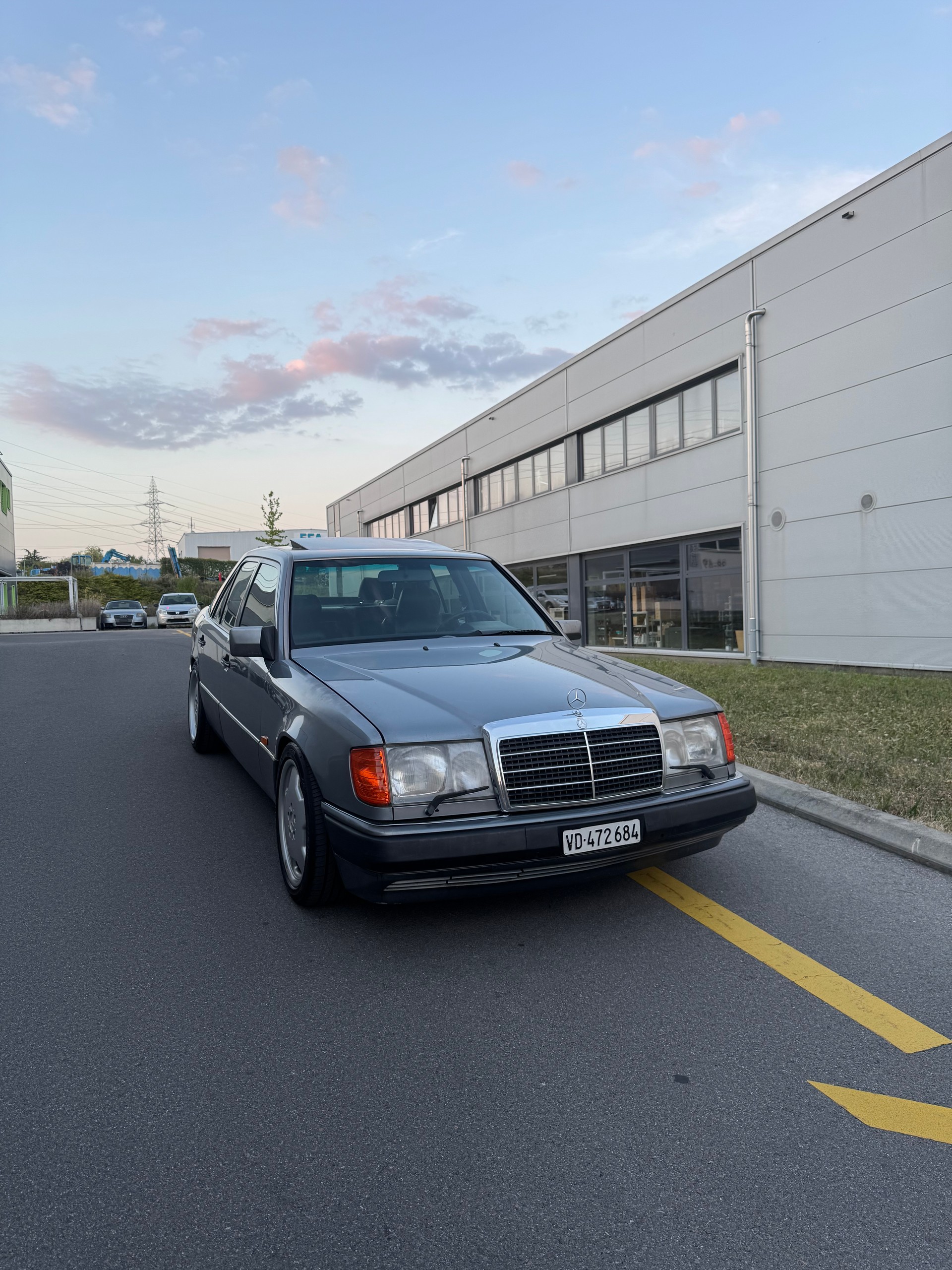 MERCEDES-BENZ 300 E-image-1