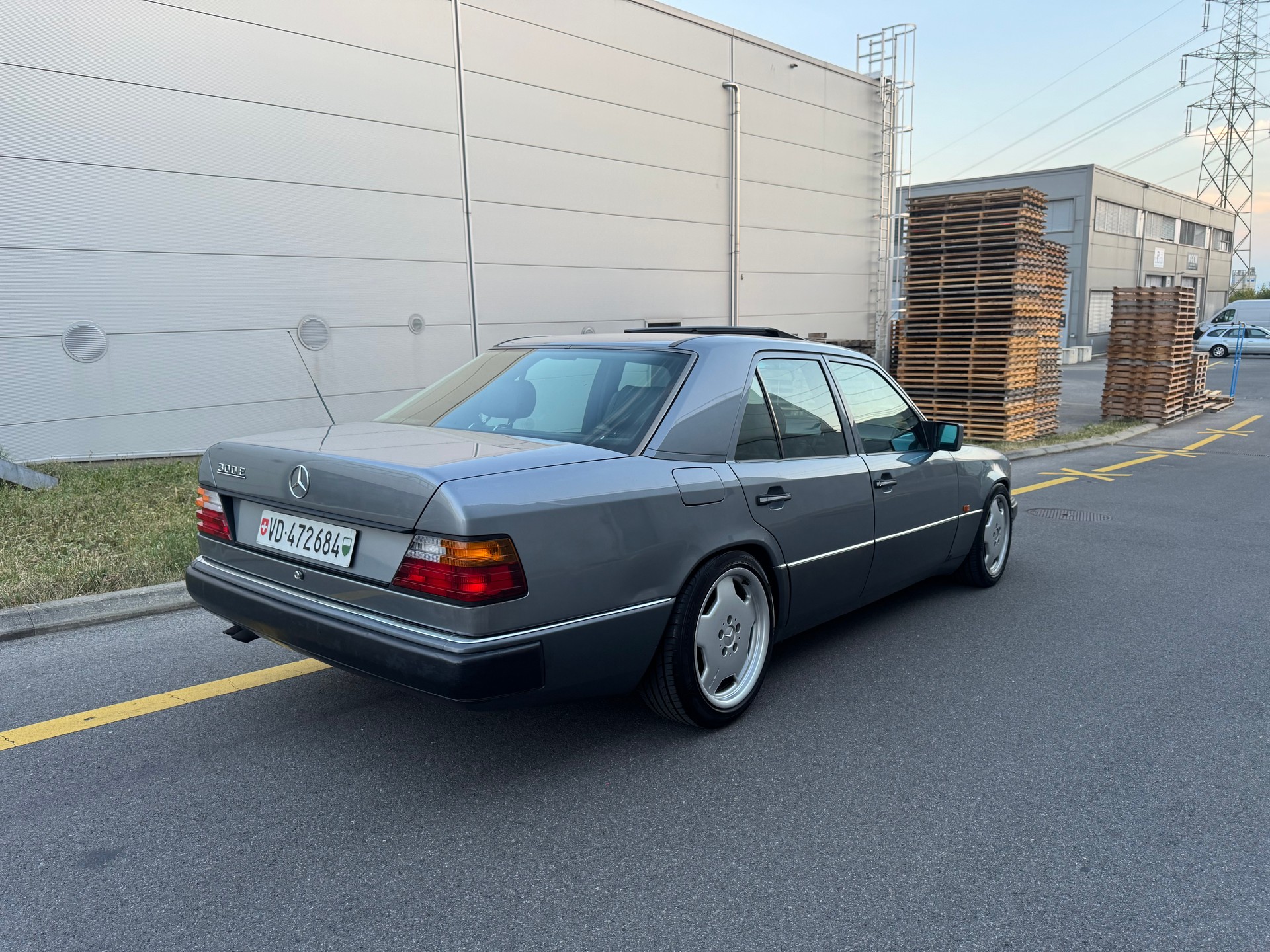 MERCEDES-BENZ 300 E-image-2