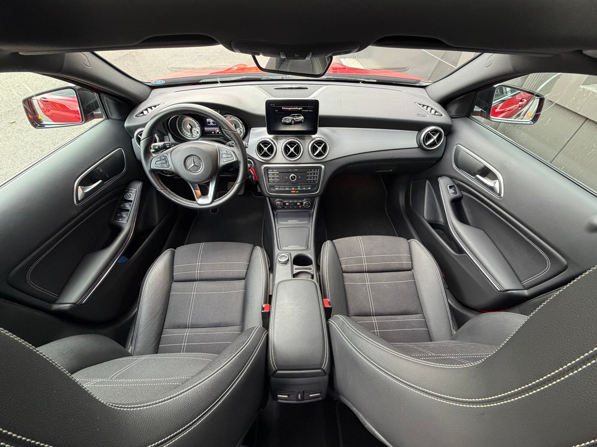 MERCEDES-BENZ GLA 200 Night Star 7G-DCT-image-18