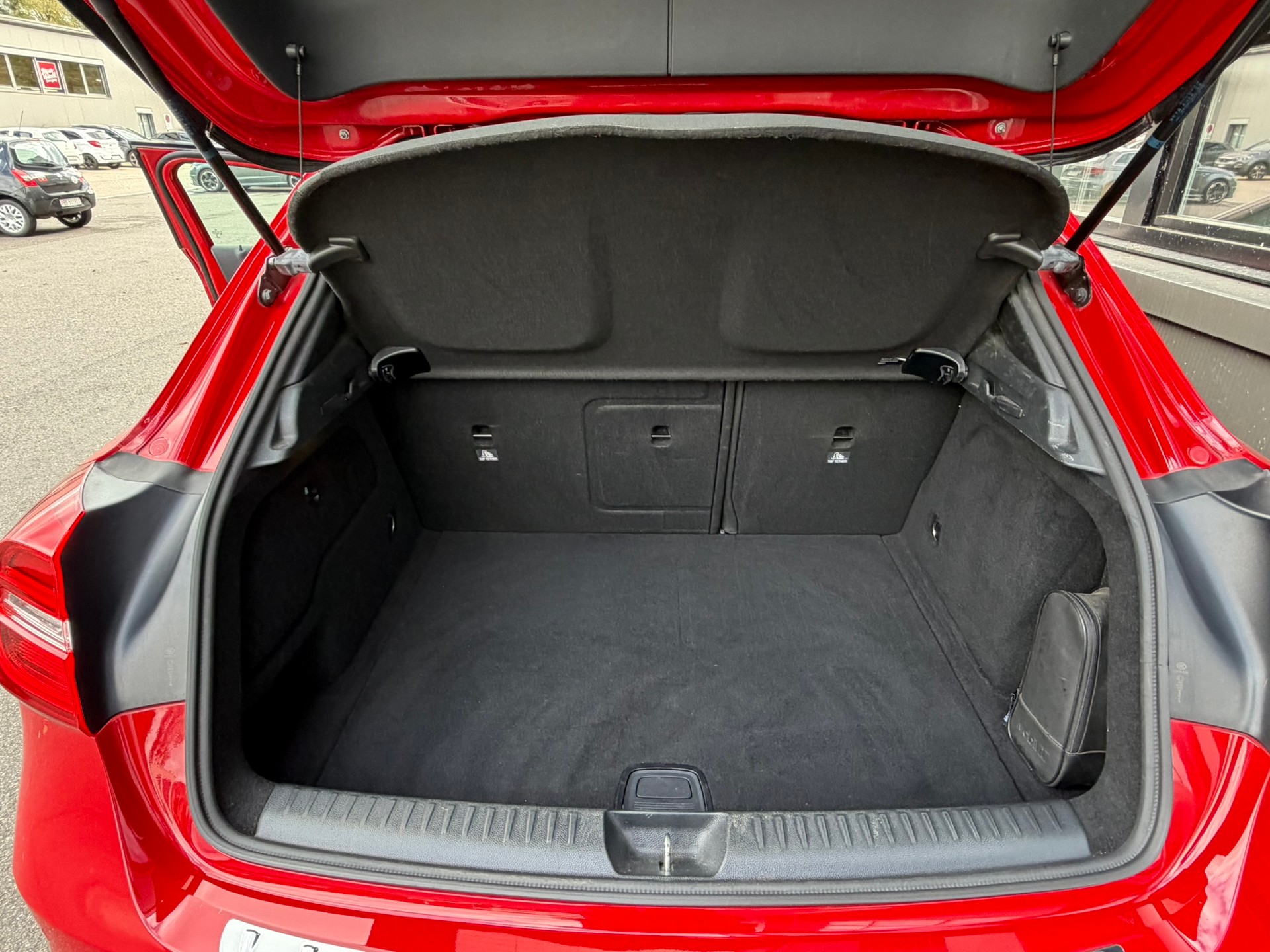 MERCEDES-BENZ GLA 200 Night Star 7G-DCT-image-15