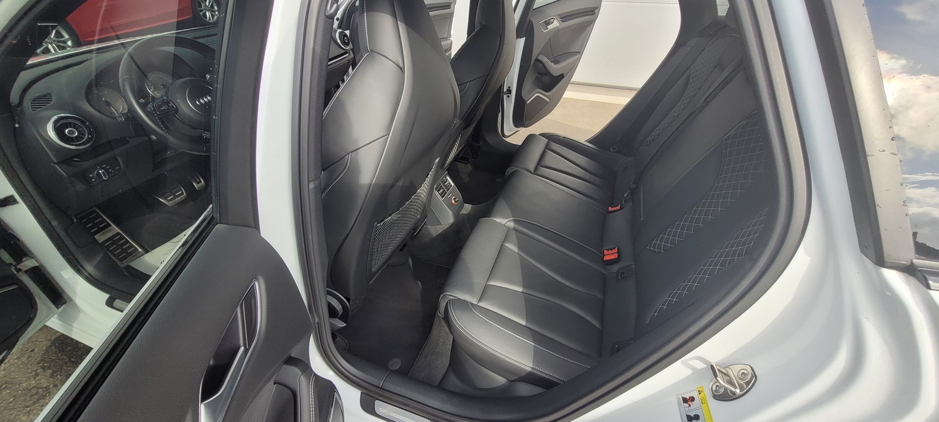 AUDI S3 Sportback 2.0 TFSI quattro S-tronic-image-9