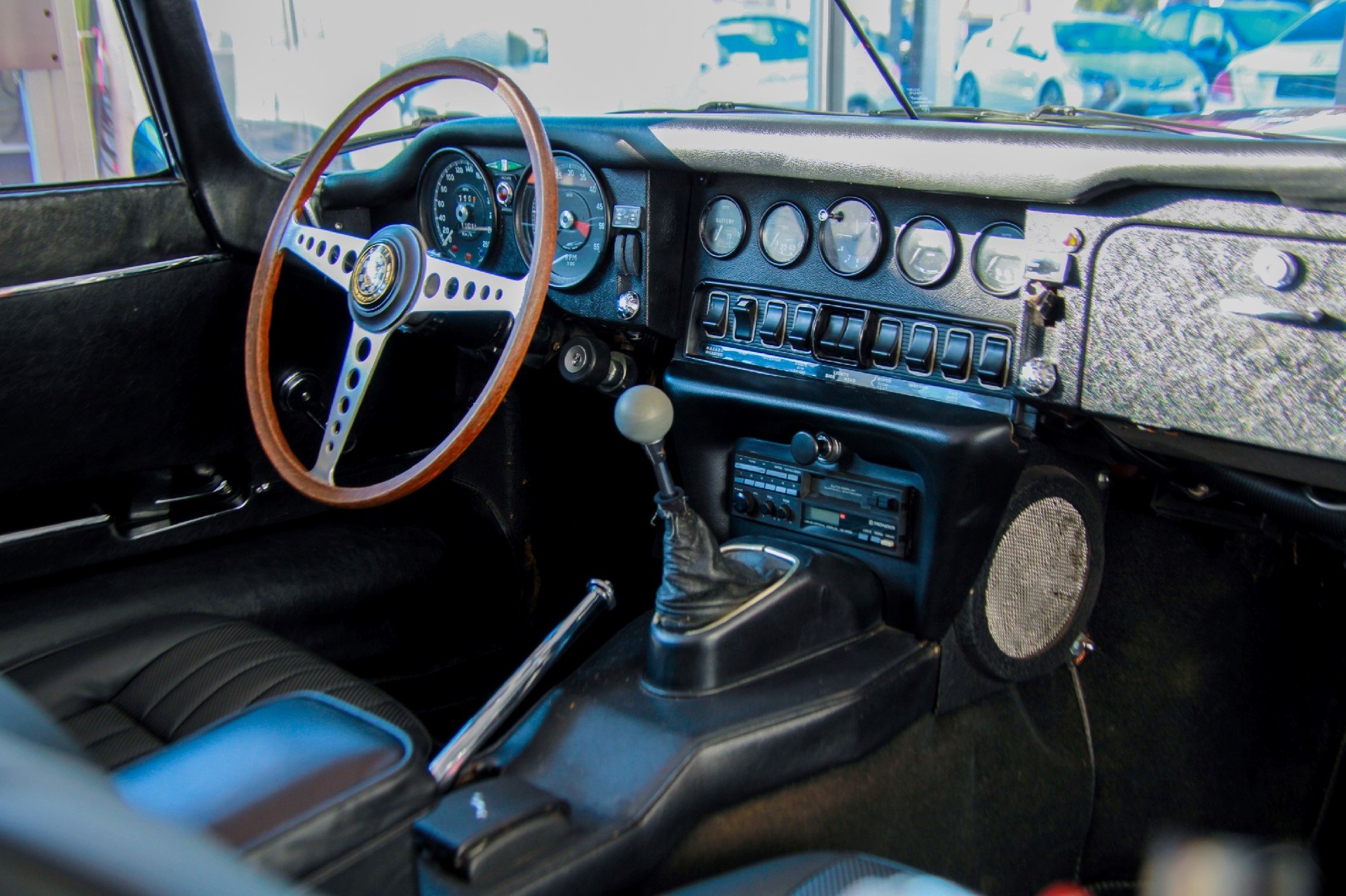JAGUAR E-TYPE 4.2-image-11