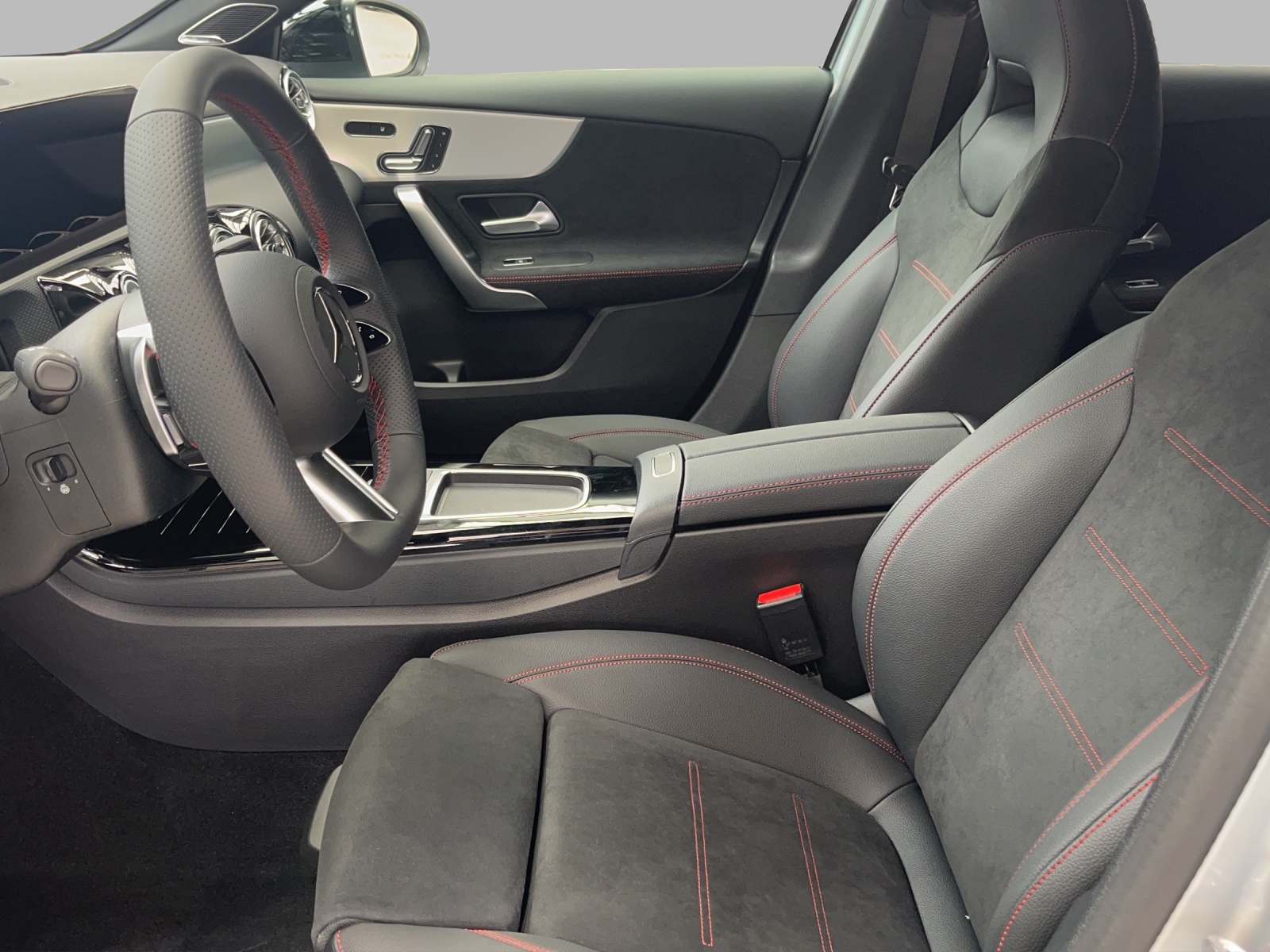 MERCEDES-BENZ A 200 7G-DCT-image-8