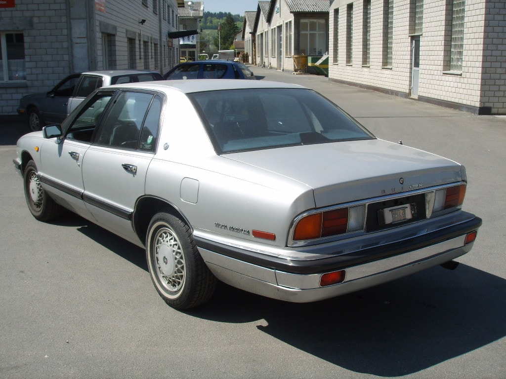 BUICK Park Avenue Sedan-image-2