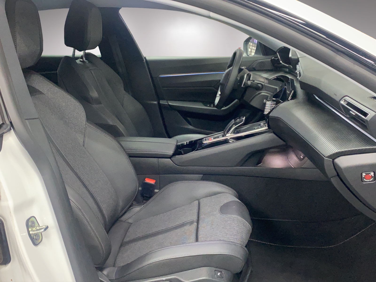 PEUGEOT 508 1.2 PureTech Allure Pack EAT8-image-8