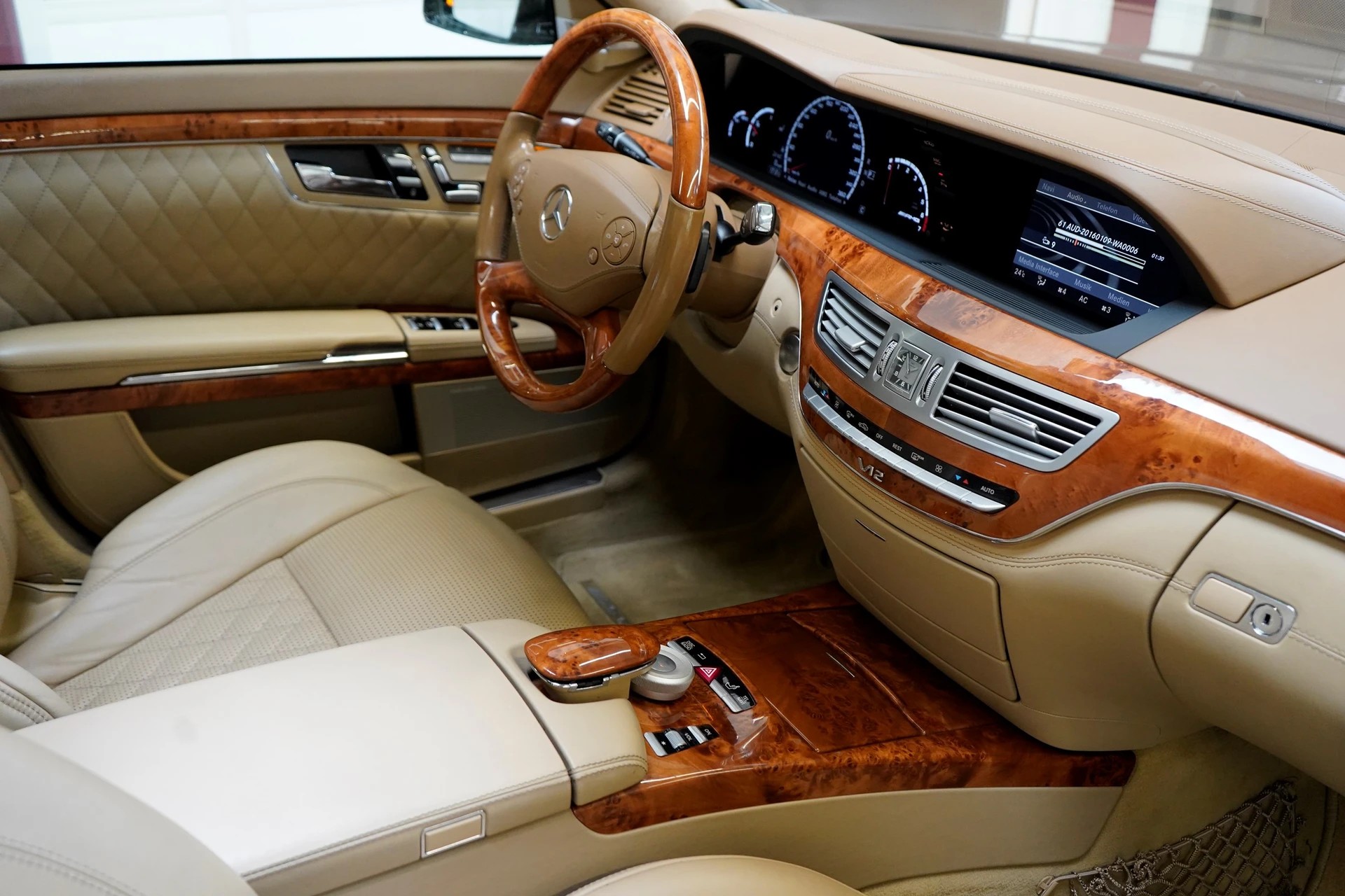 MERCEDES-BENZ S 65 AMG L Automatic-image-8